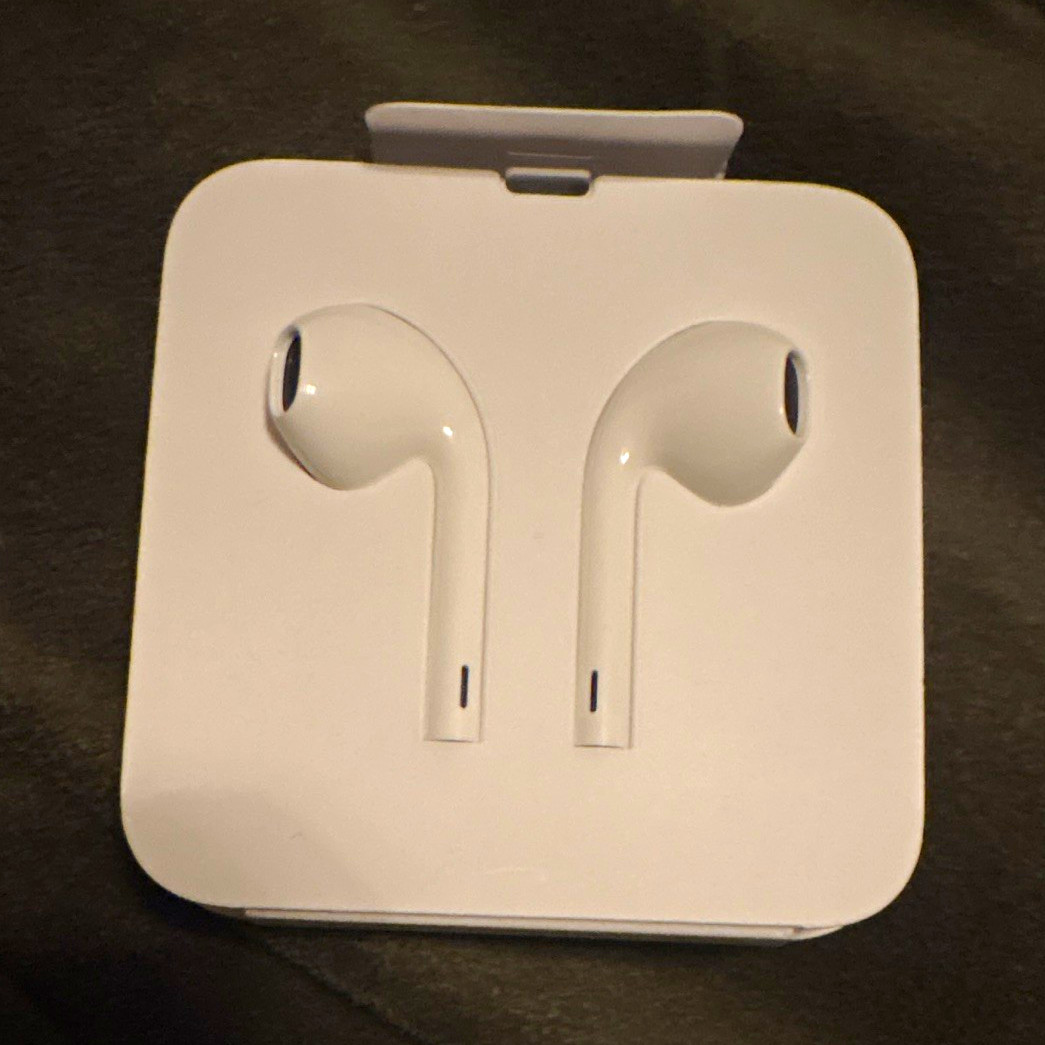 Apple EarPods White Canal In-Ear Wired Earbuds, Double Earpieces