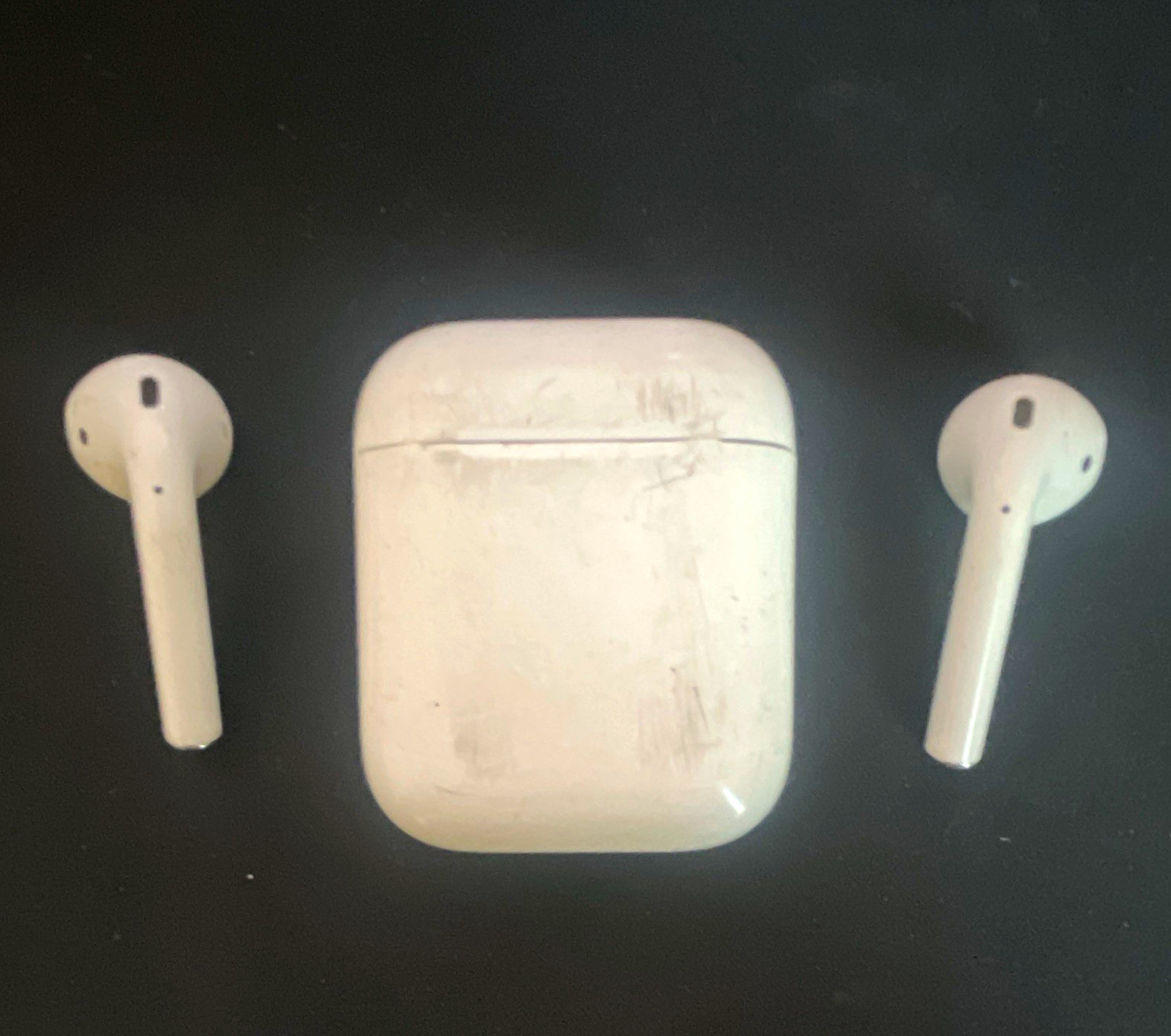 Apple AirPods (2nd gen) White Bluetooth Earbuds w/ Mic & Charging Case. A2031