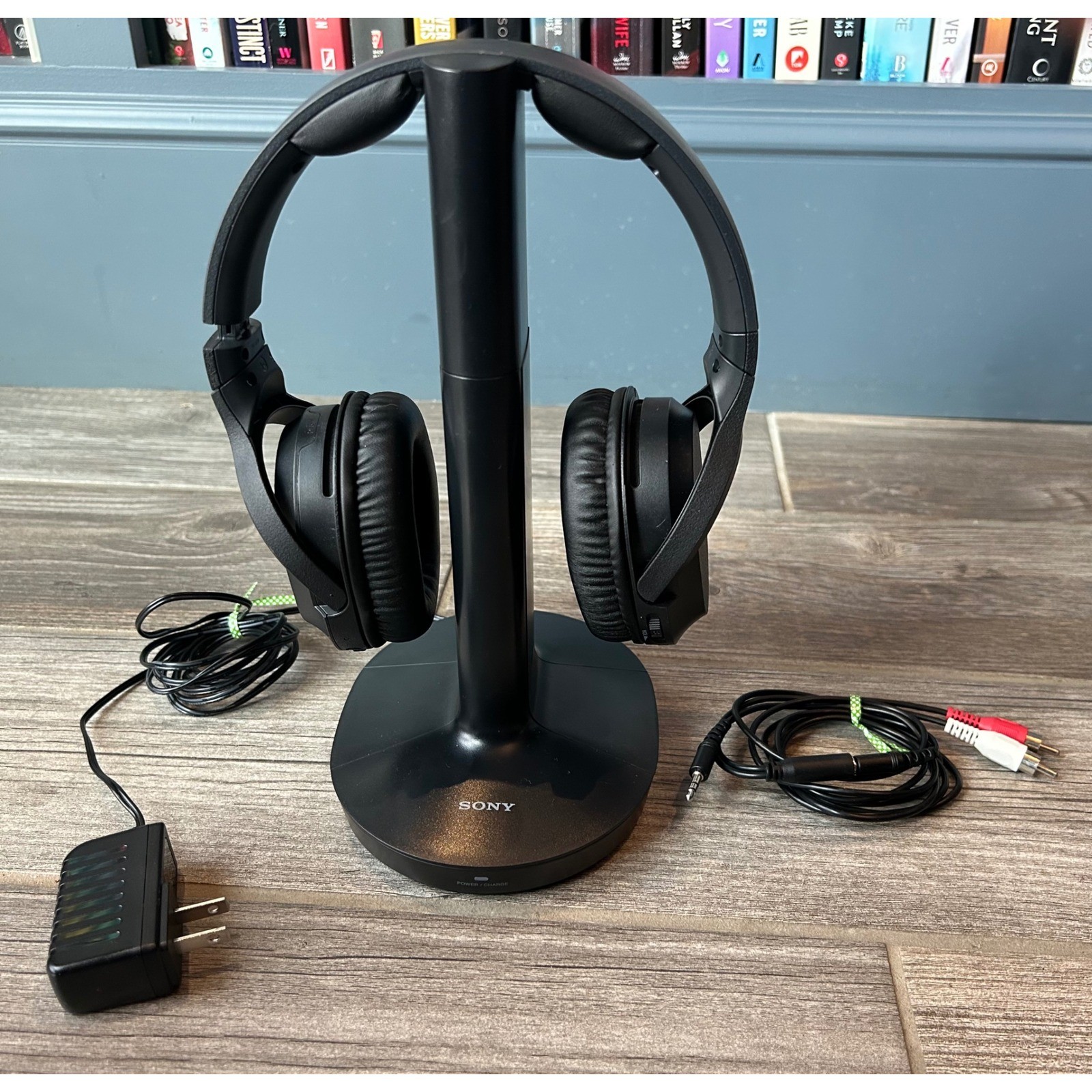 Sony RF Wireless Headphones with Charging Stand TMR-RF400- Tested Working