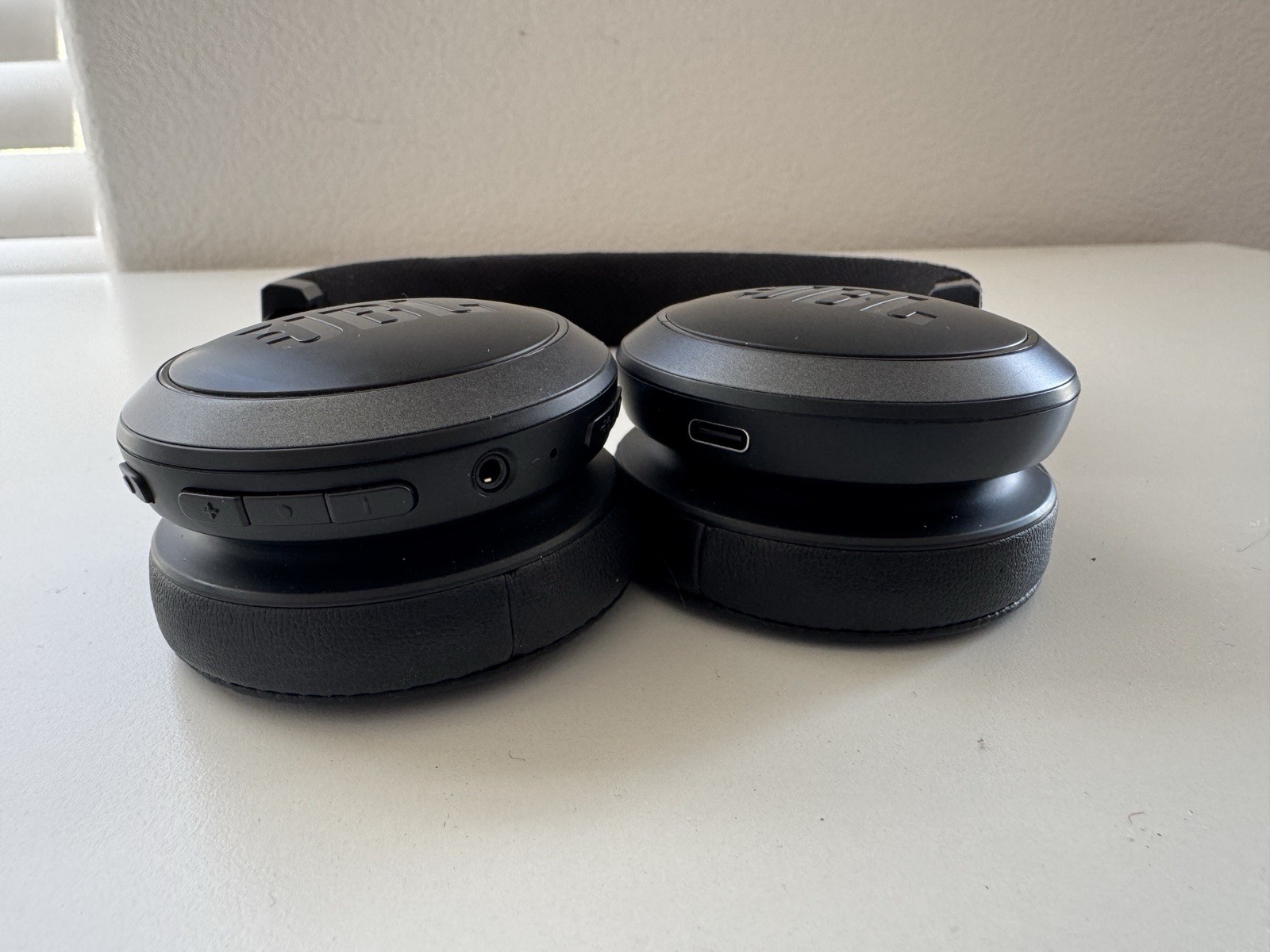 JBL LIVE460NC Wireless On-Ear Headphones Black Works w/ Case No Charger