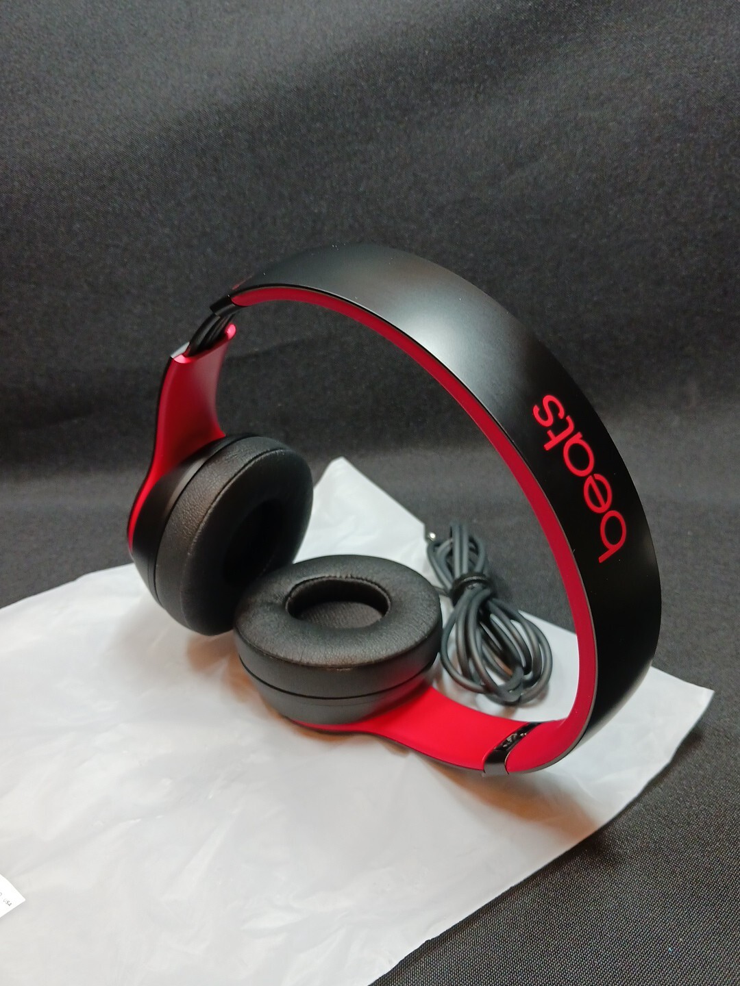 NEW! Beats by Dre Solo3 Wired Headphones Black and Red DEMO VERSION!!! READ!