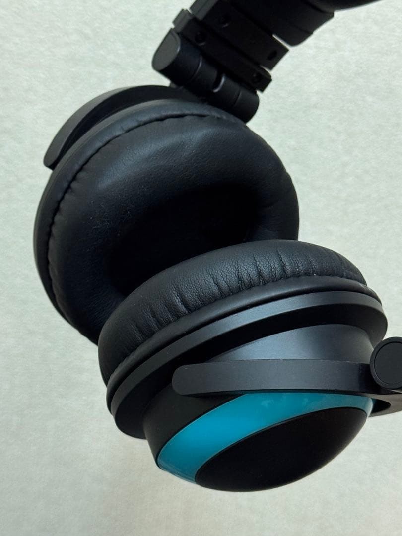 AXENT WEAR Brookstone Cat Ear Headphones with LED Speakers Blue Black w/box O66