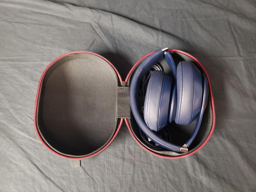 BEATS STUDIO3 WIRELESS BLUE HEADPHONES W/ CASE (G29020059)