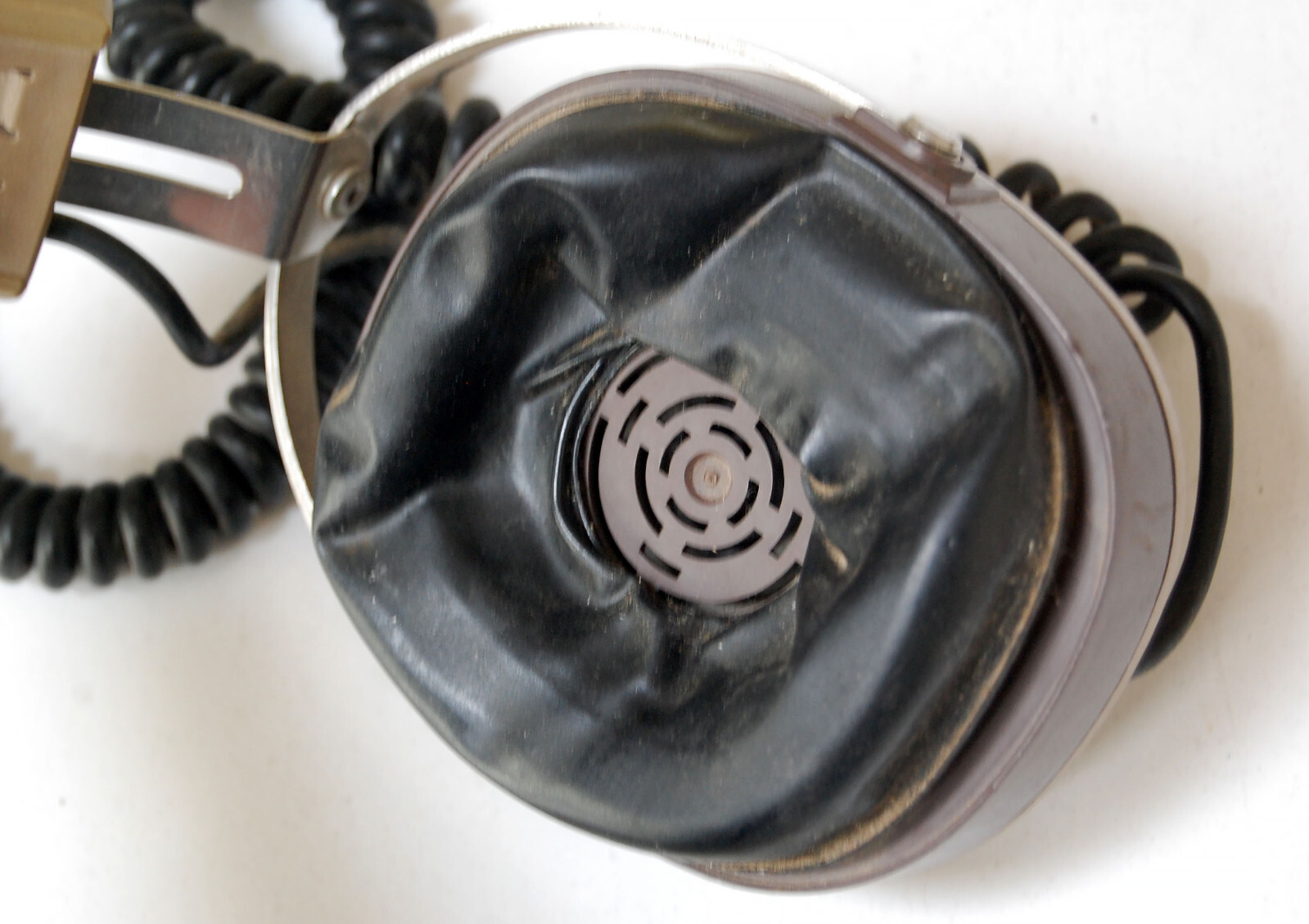Koss K/6ALC Headphones with Volume Controls Good Sound Need Ear Pads