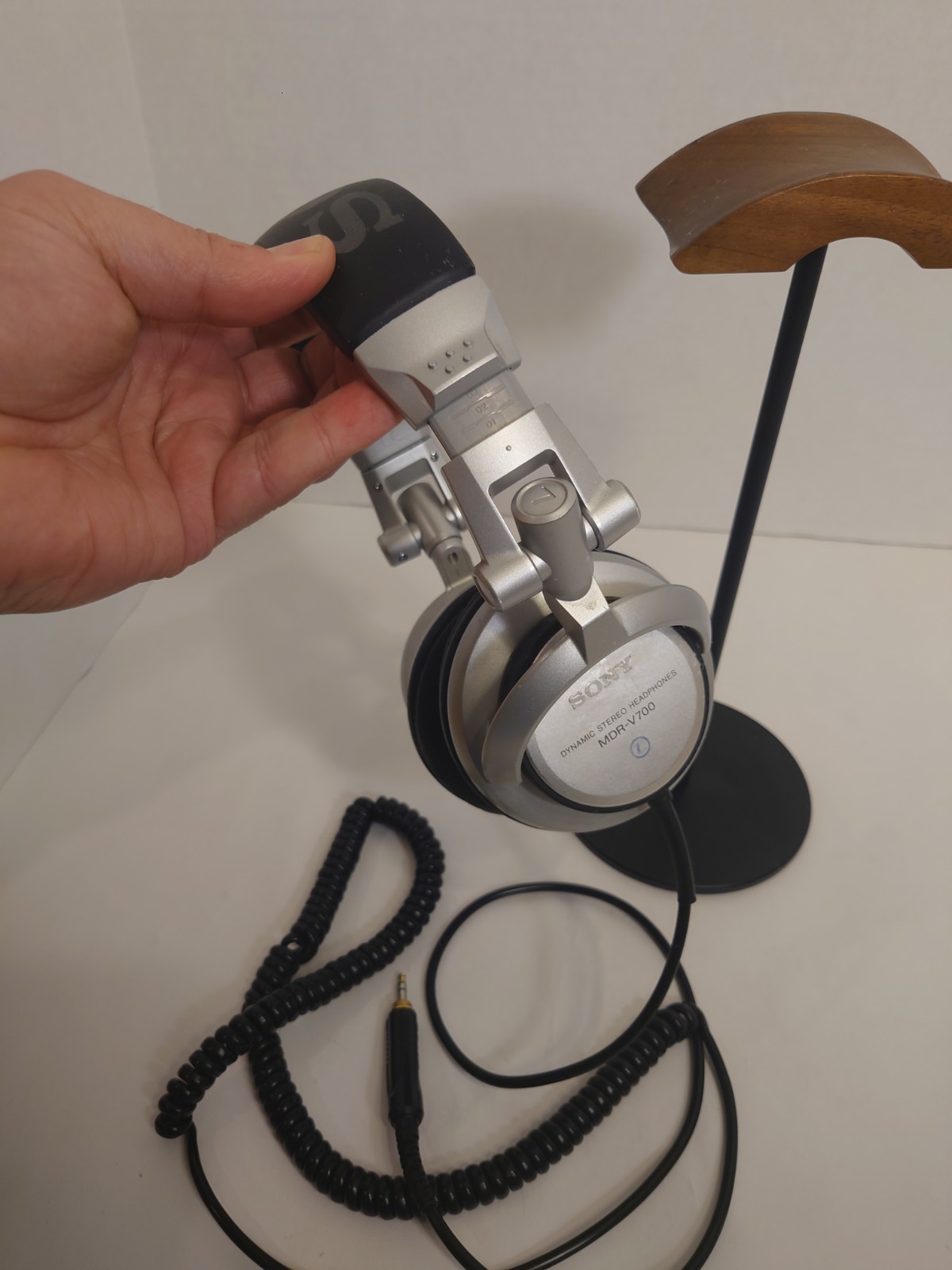 Sony MDR-V700 Over-Ear DJ Stereo Headphones 50mm Coiled 3.5mm Silver/Black