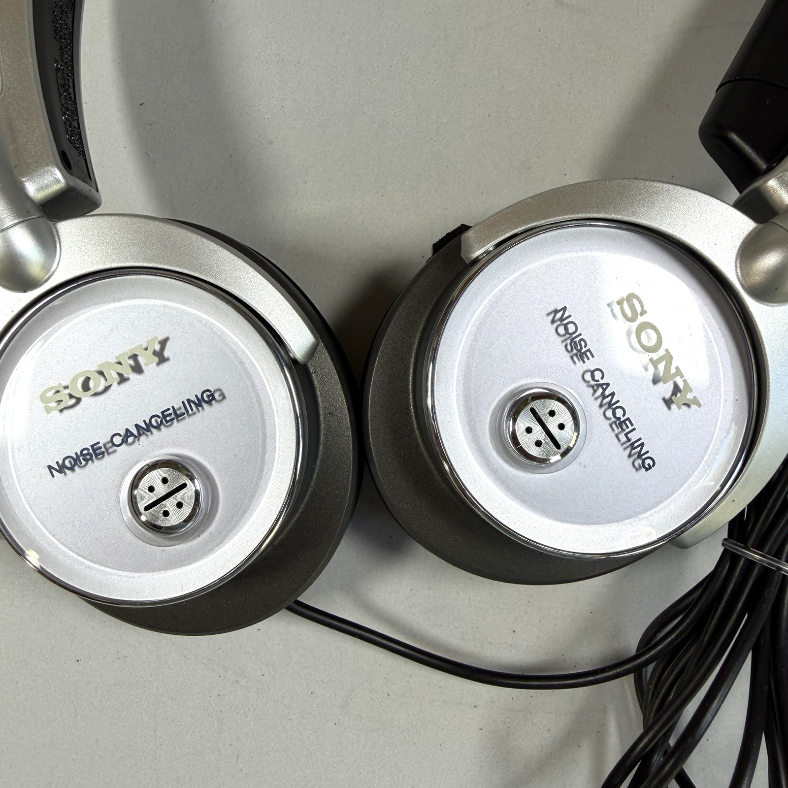 Sony MDR NC6 Noise Canceling Headphones Wired Over Ear w/Travel Case Black READ
