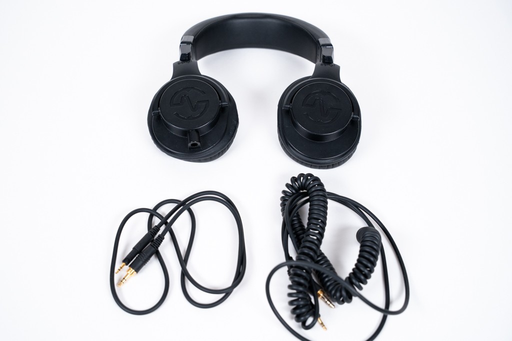 SENAL Professional Headphones w. Coiled & Straight Chords + Headphone Stand