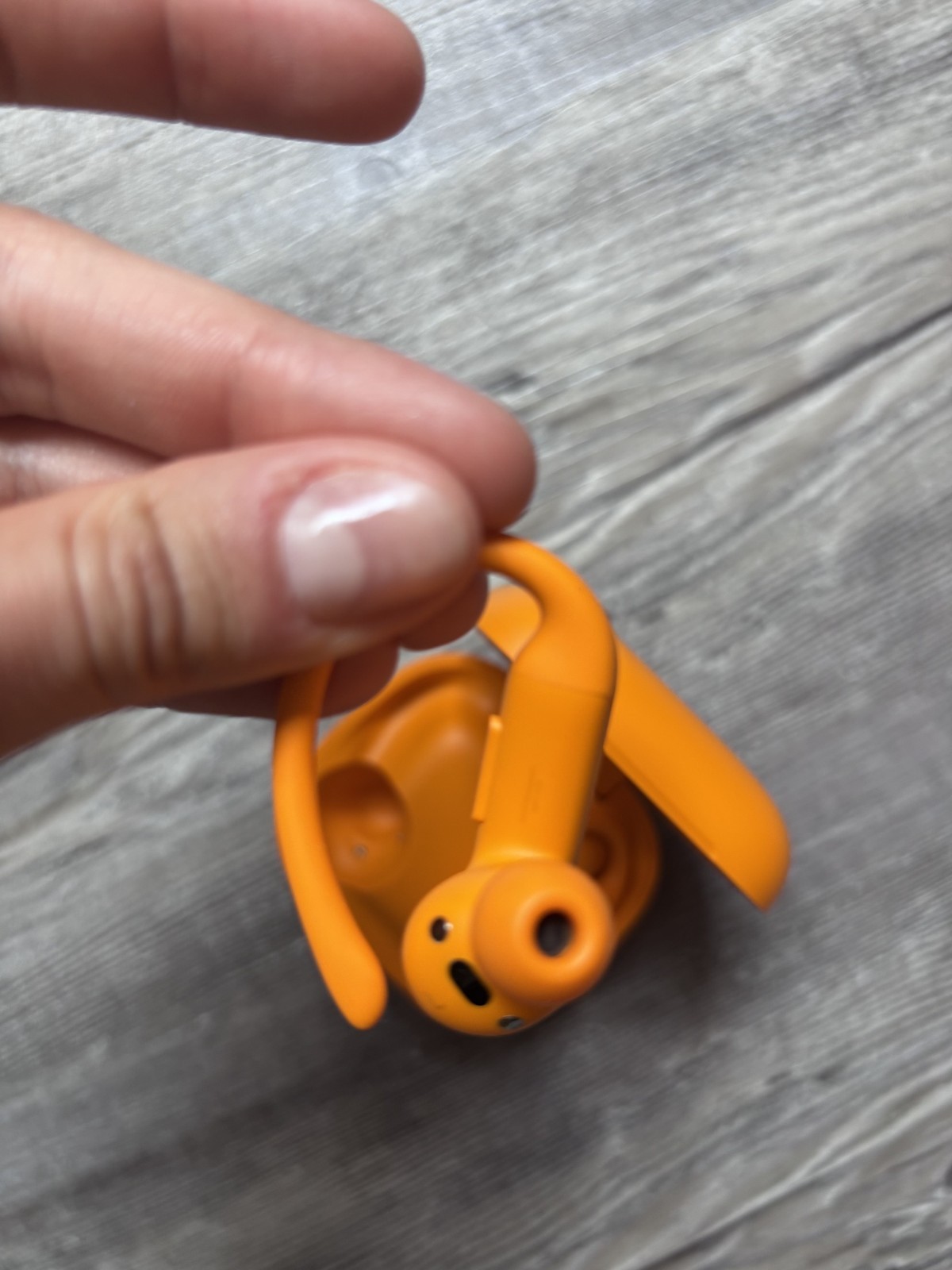 Powerbeats 2 by Dr. Dre Pro Wireless Earphones – Electric Orange
