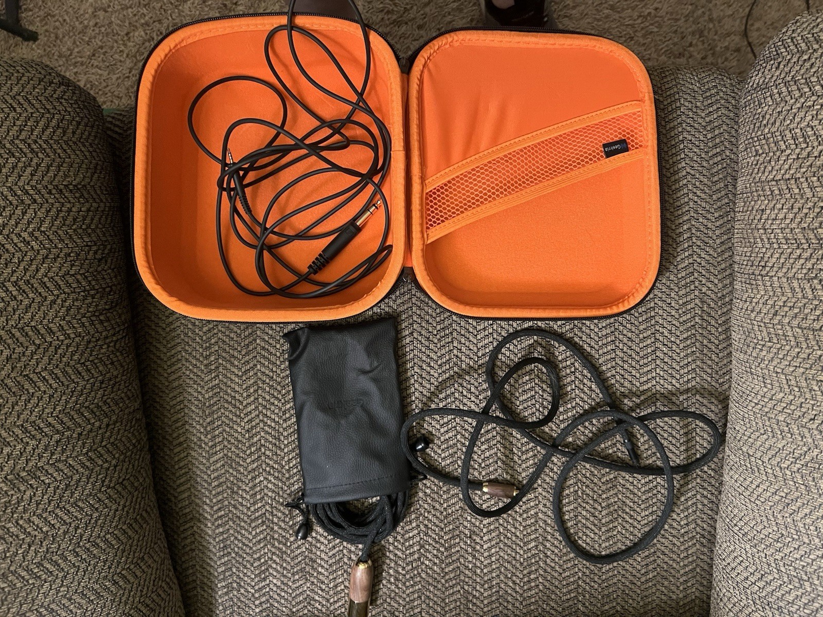 Sennheiser HD 560 S Audiophile Headphones + Carrying Case & Two Extra Cables