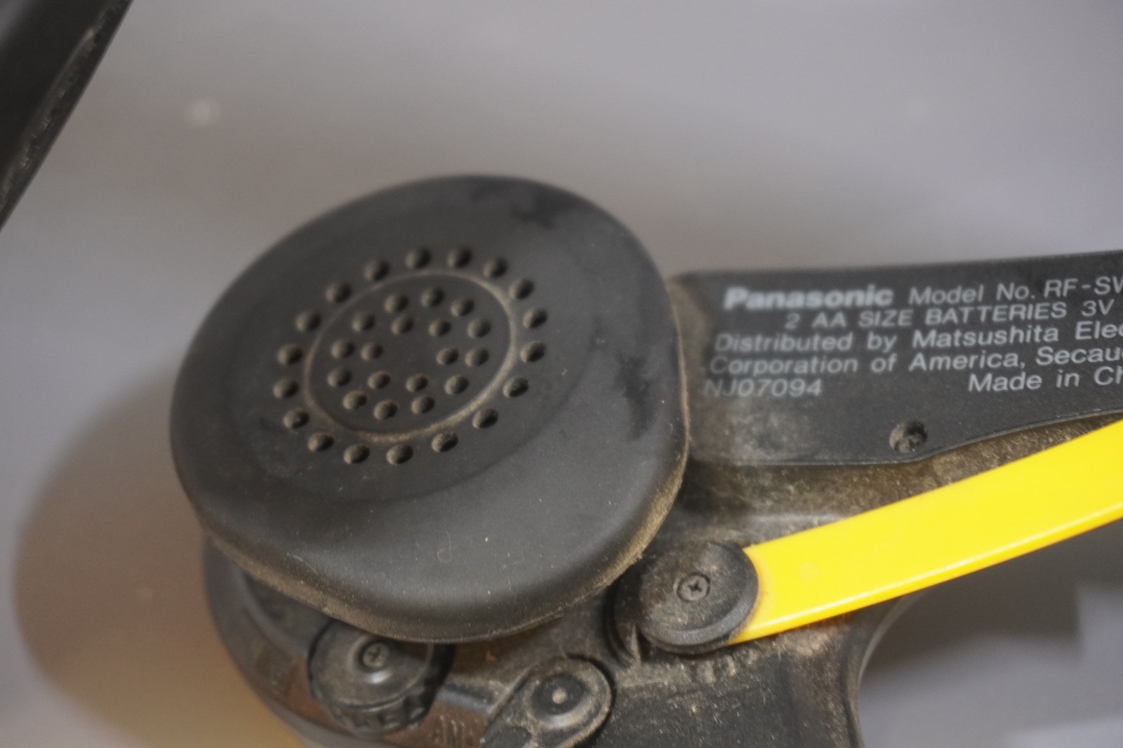 Panasonic ShockWave RF-SW150 Radio Headphones Unisex OS Yellow Vintage 90s Tech