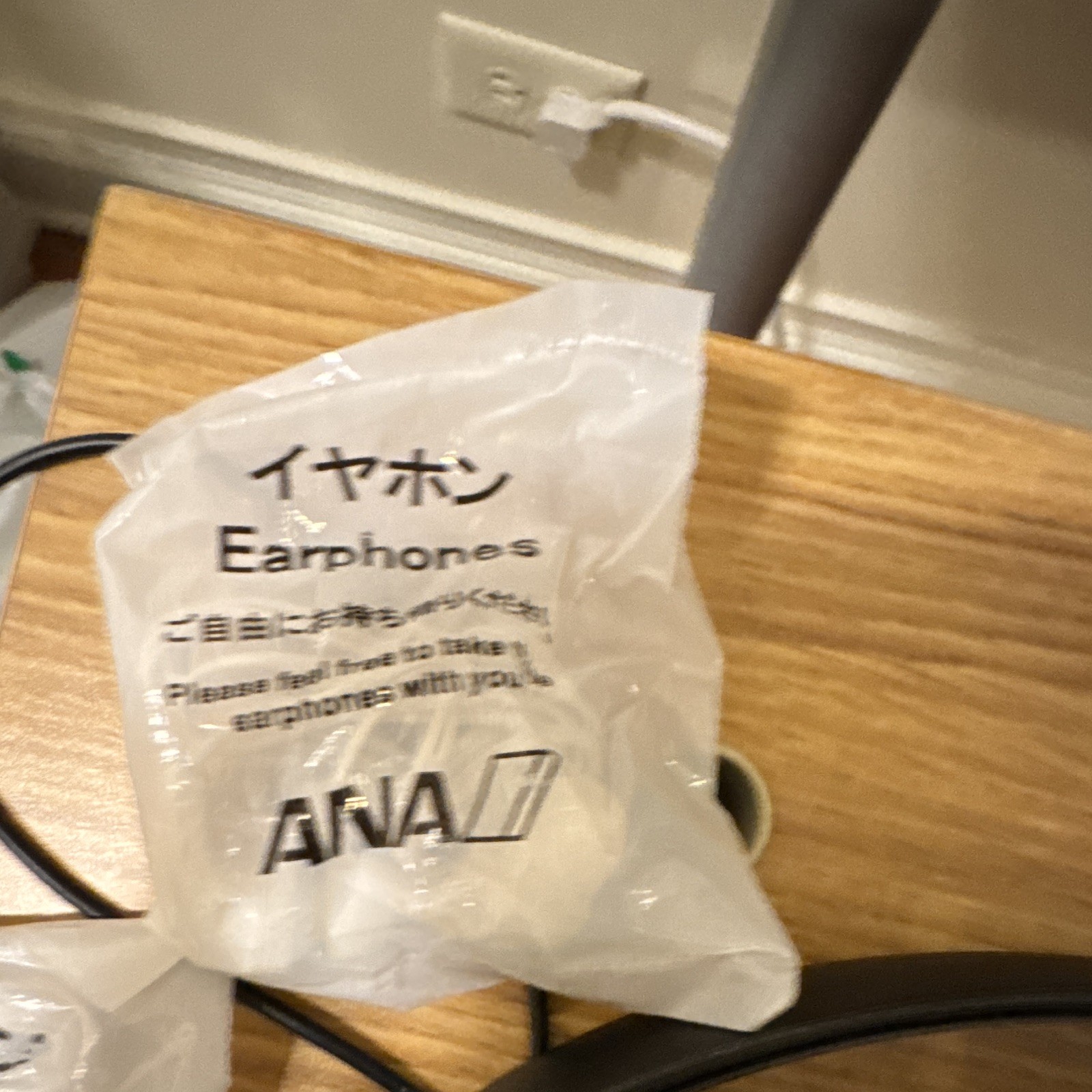 Lot of 7 airline headsets – ANA, United