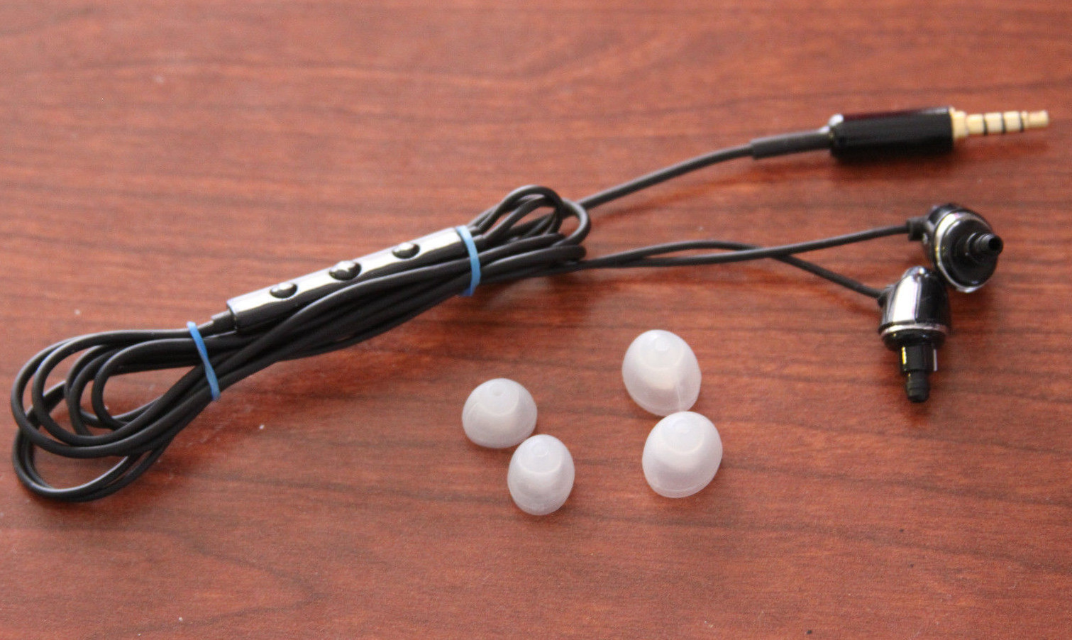 Klipsch Image S4i Noise Isolating Black Headphones -1st Gen Round Cable