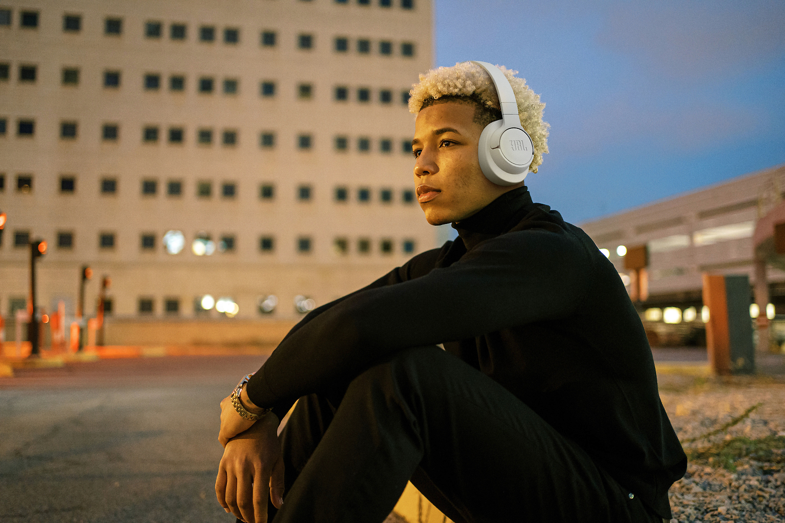 JBL Tune 720 Wireless Over-ear headphones (white)