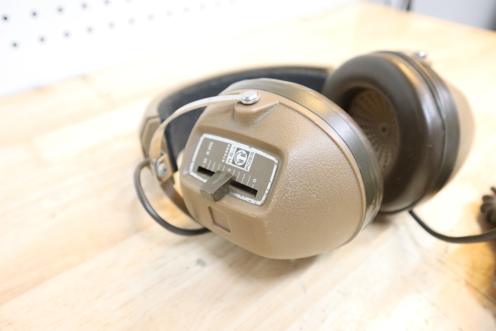 Nice Koss K/6LC Over-Ear Stereo Headphones Closed Back Volume Coiled 1/4 Plug US