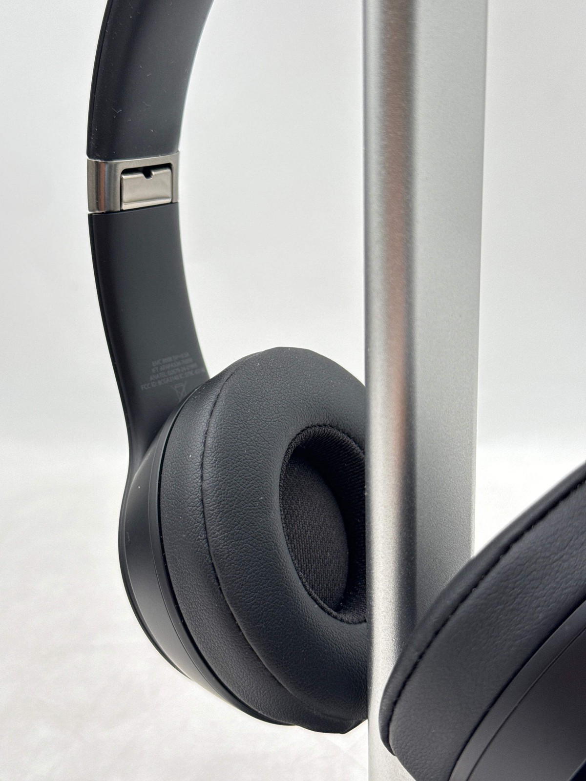 Beats Solo 4 Wireless On-Ear Headphones Black – Open Box