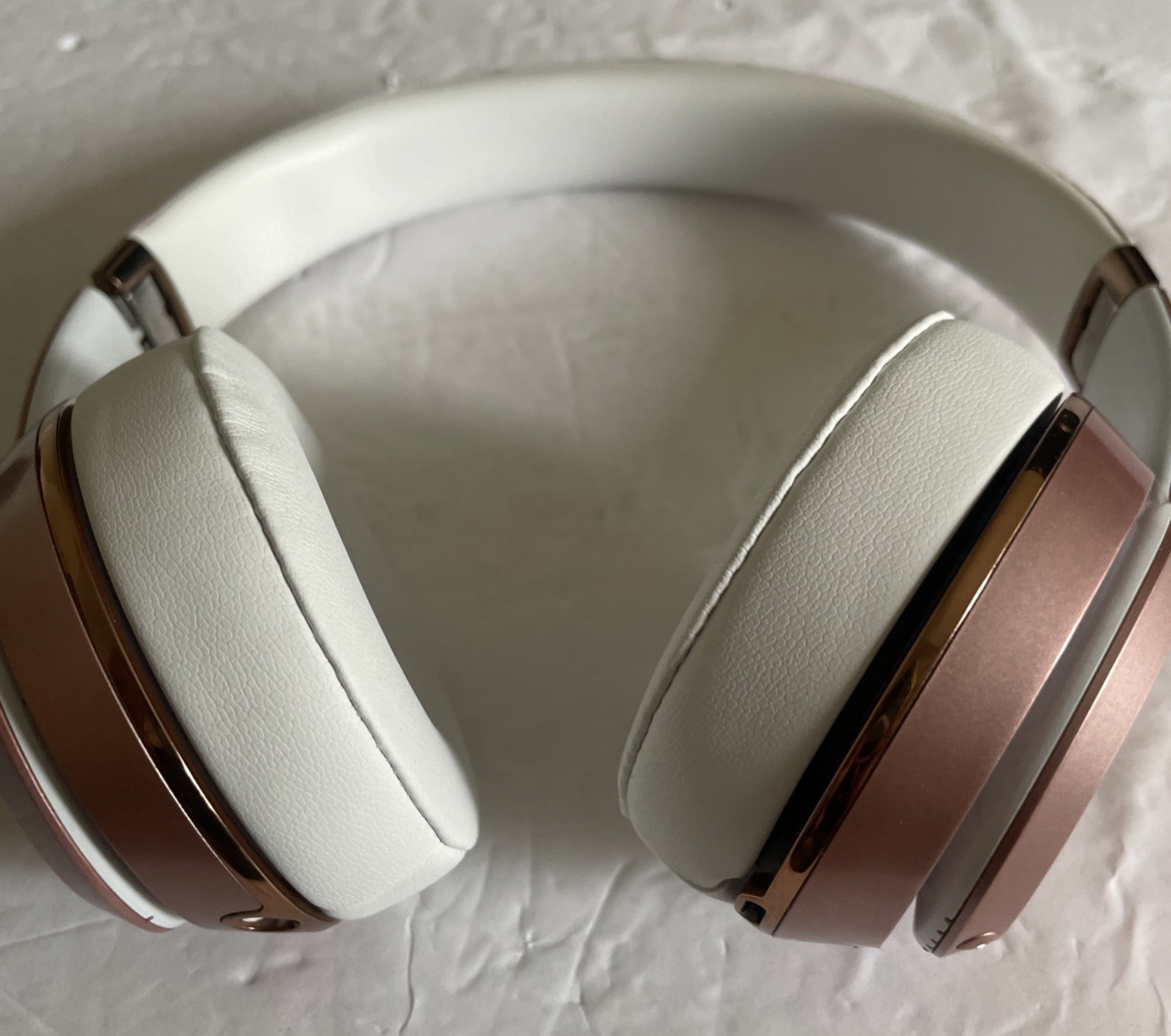 Beats by Dr. Dre Beats Solo3 Wireless On-Ear Headphones – Rose Gold