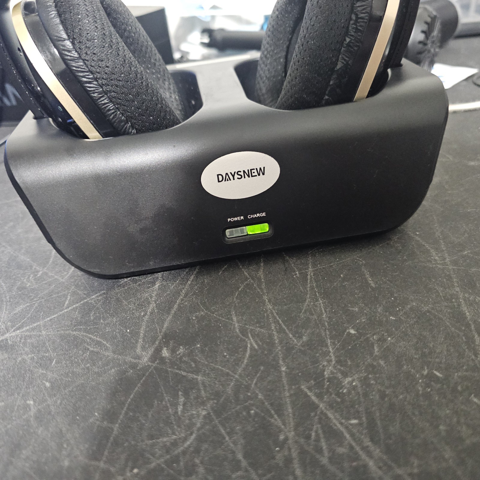 DAYSNEW ADH300J Wireless TV Headphones 2.4G RF Charging Dock w/HDMI A/V PassThru