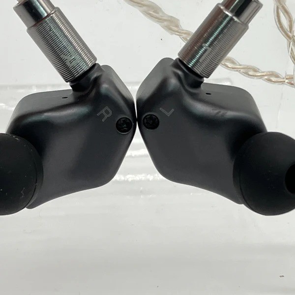 Astell&Kern AK ZERO2 IEM Quad-brid Driver 2 OFC Cable IRV-AK-ZERO2 Used(A) w/Box