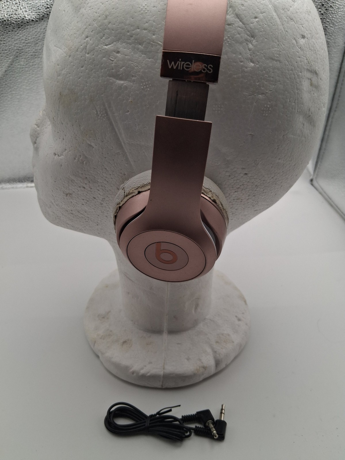 Beats Solo 3 Wireless Headphones Rose Gold Pink w/ AUX Earbuds Electronics Music