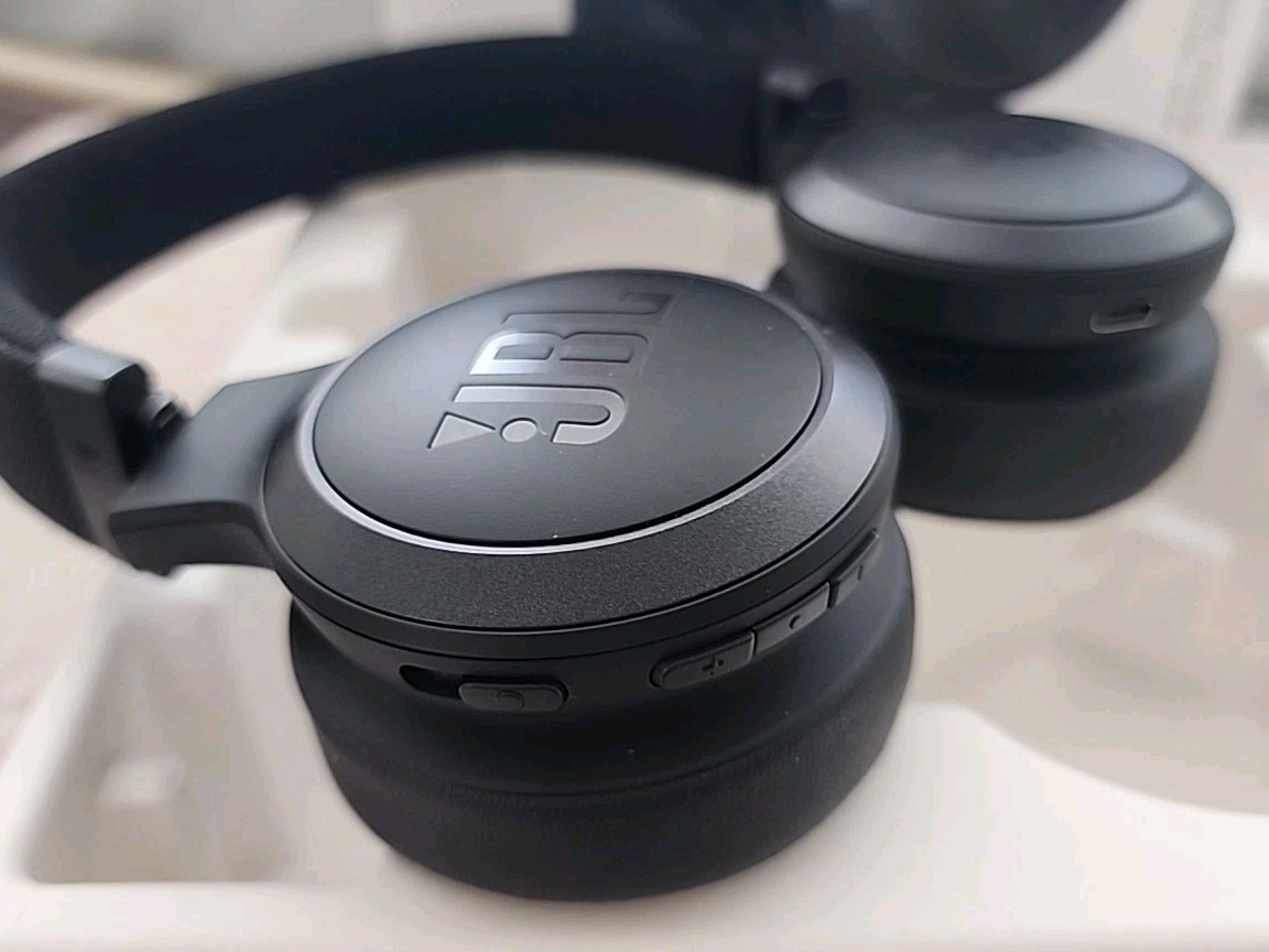 LIKENEW JBL by Harman Live 675NC Wireless True Adaptive Noise Cancelling
