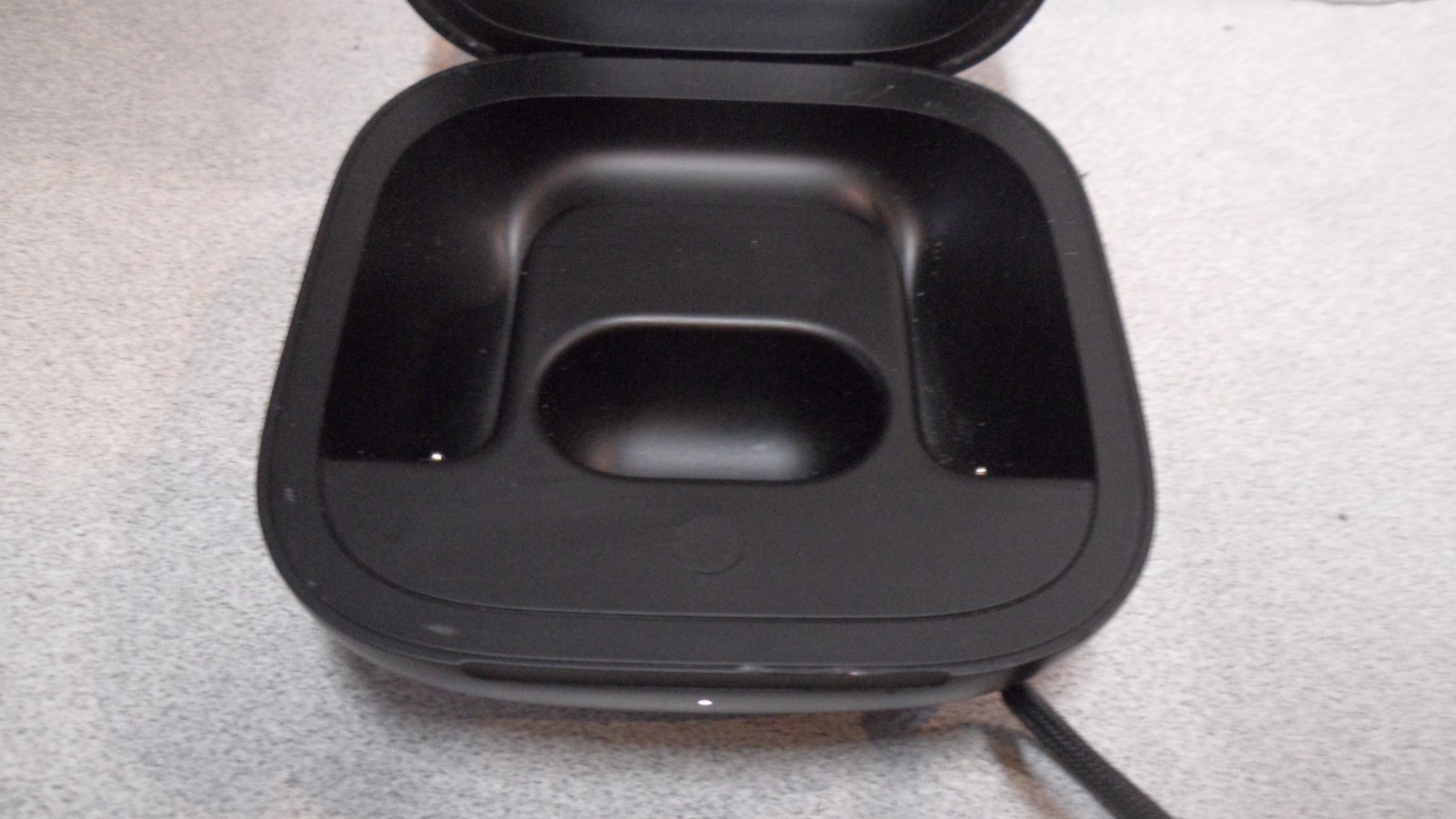 Beats by Dre Powerbeats Pro Replacement Charging CASE A2078 -Black‎