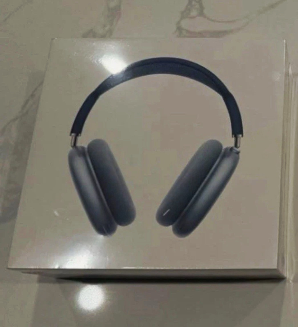 10 in stock. All for the price of 1. Ten headphones one price. Buy now FCFS