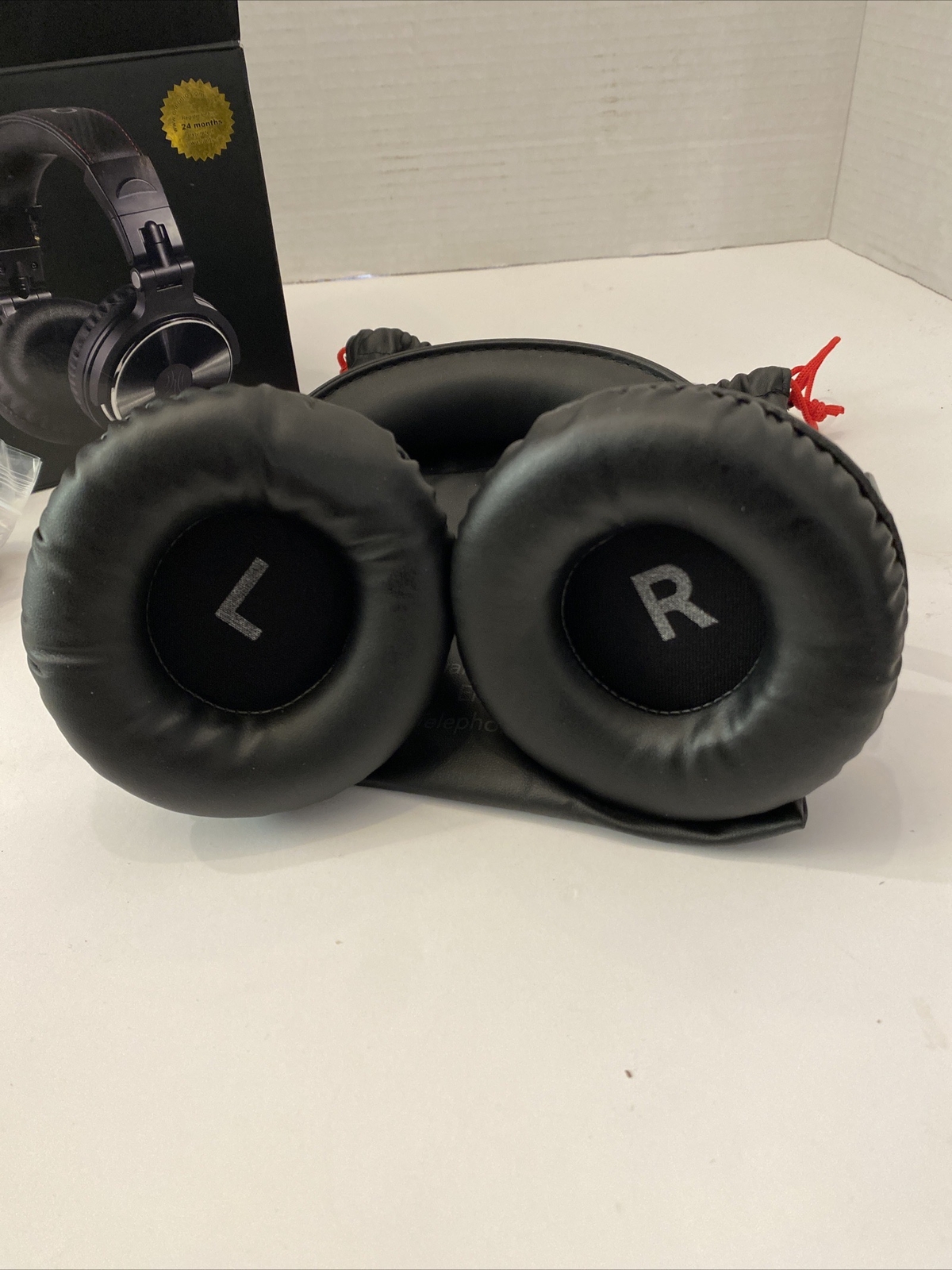 One Odio Over The Ear Wired 3.5MM Headhones Red And Black Very Good Pro 10