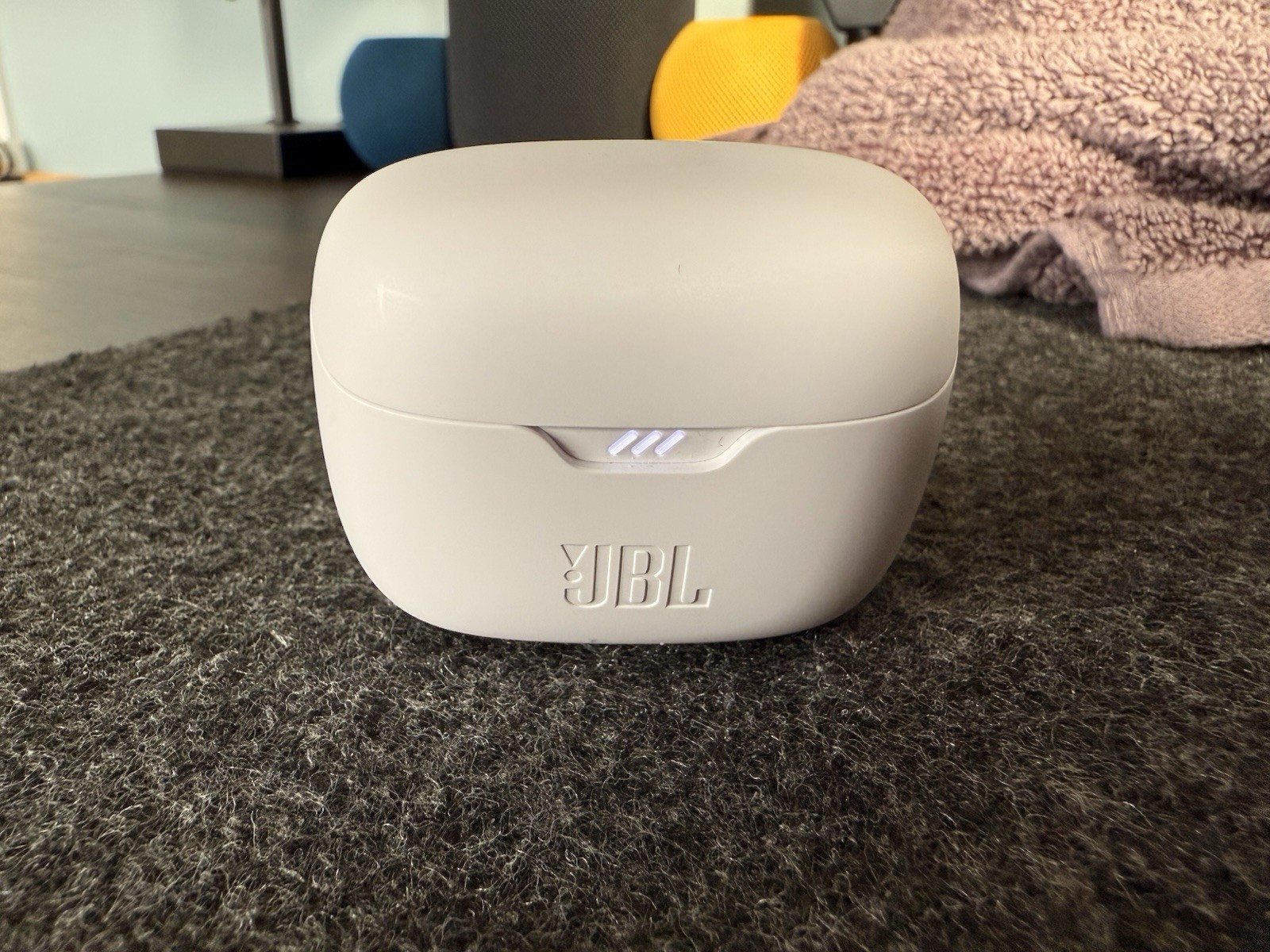 JBL Tune Buds True Wireless Bluetooth Earbuds White Low Use Great Condition