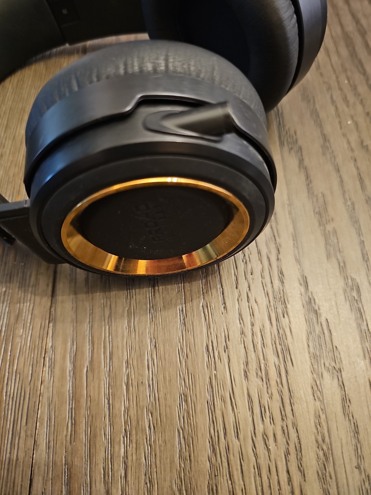 Munitio Pro 40 Gold Wired Headphones 40 MM Titanium Driver No Cord