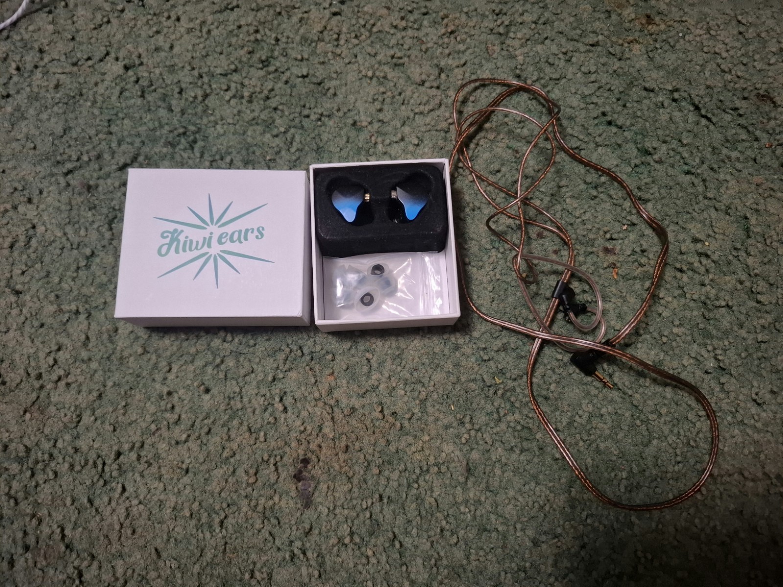 Lot of 7 budget IEMs and 1 extra cable. See description for details. Audiophile