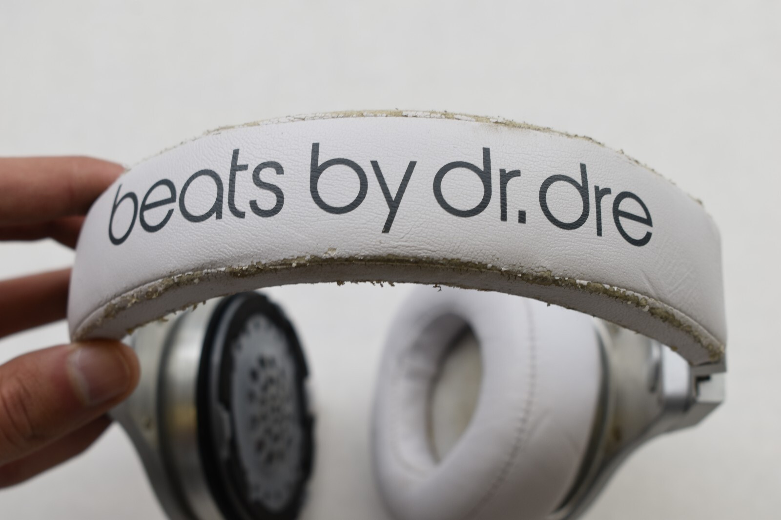 Monster Beats Pro by Dr Dre Over the Ear Headphones White/Silver READ DESC