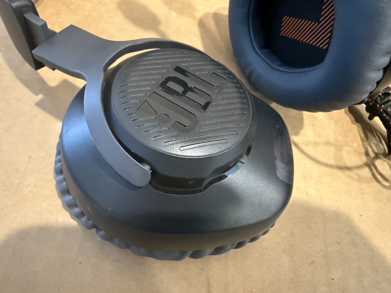 JBL Quantum 100 Wired Over-Ear Gaming Headset (PC/Mobile/PS4/PS5/Switch/XBOX)