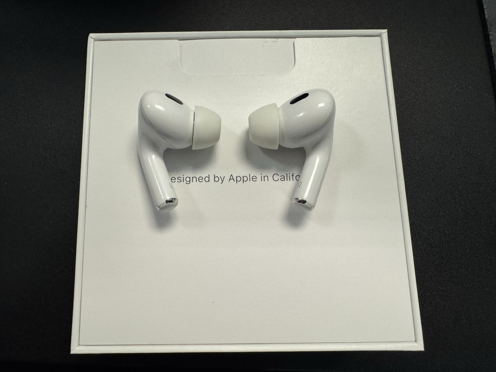 Apple AirPods Pro 2 White In-Ear Bluetooth Earbuds Active Noise Canceling w/box