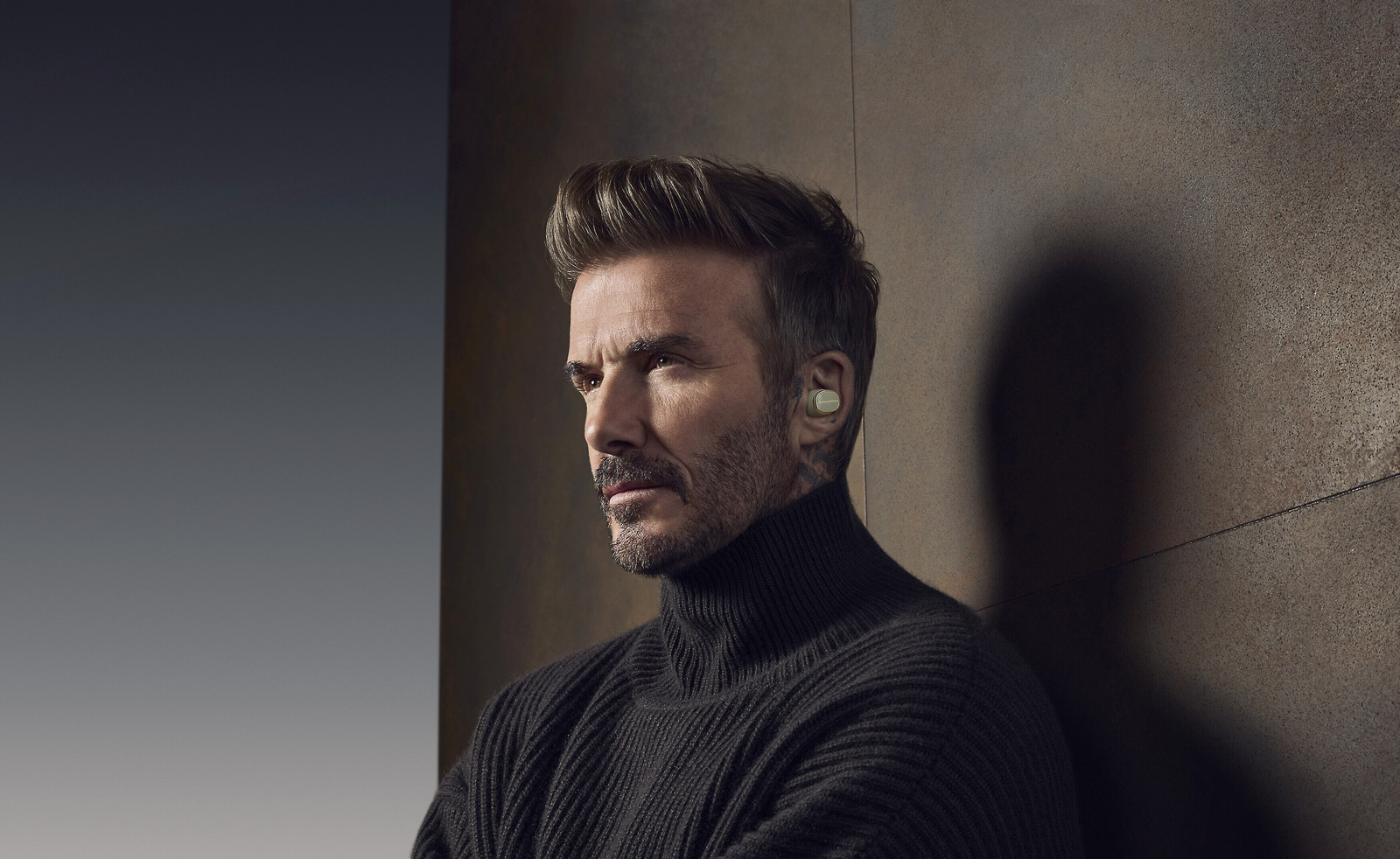 B&W Pi8 true-wireless headphones (jade green)