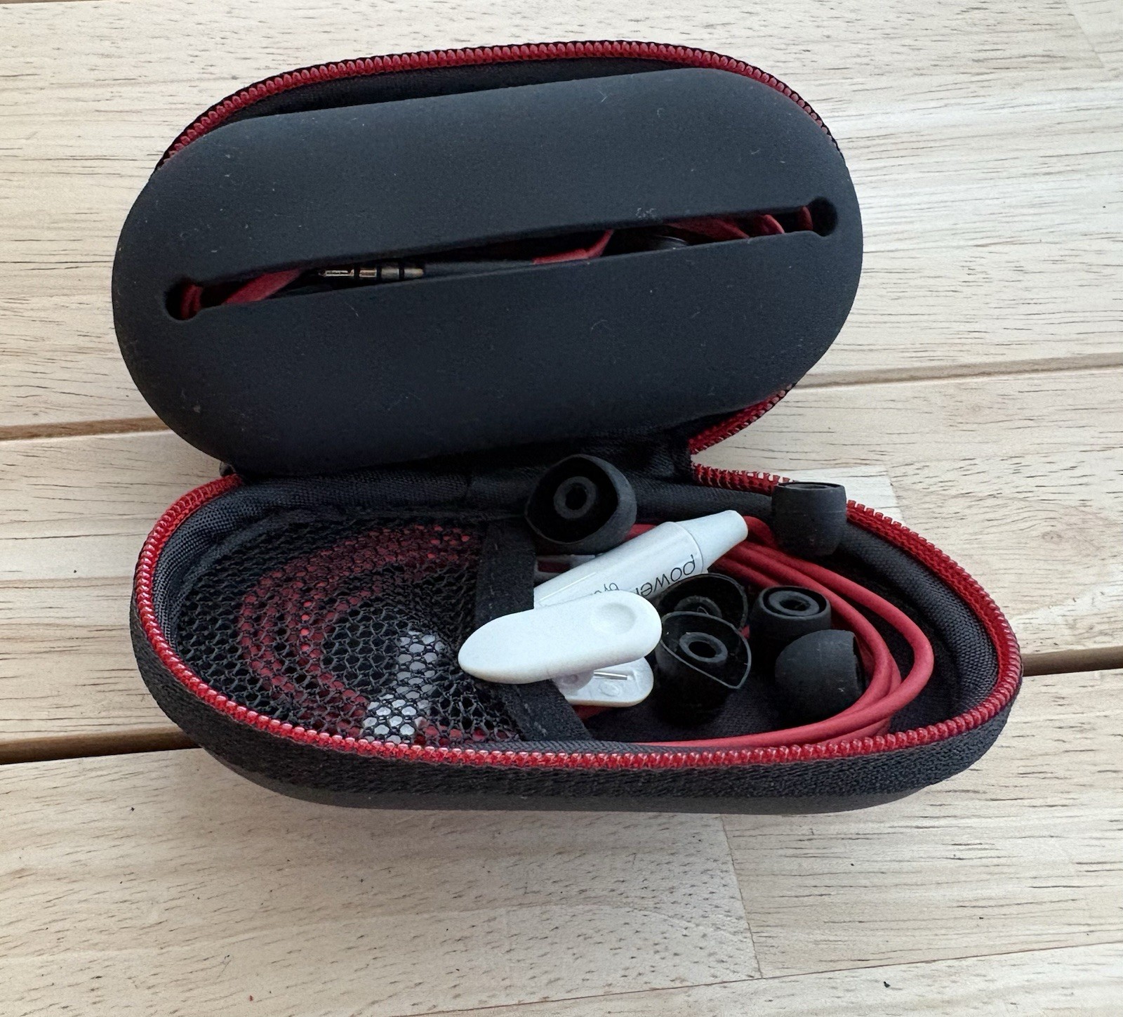 Beats By Dr. Dre UrBeats Earphones Red Black Case Extension ￼￼
