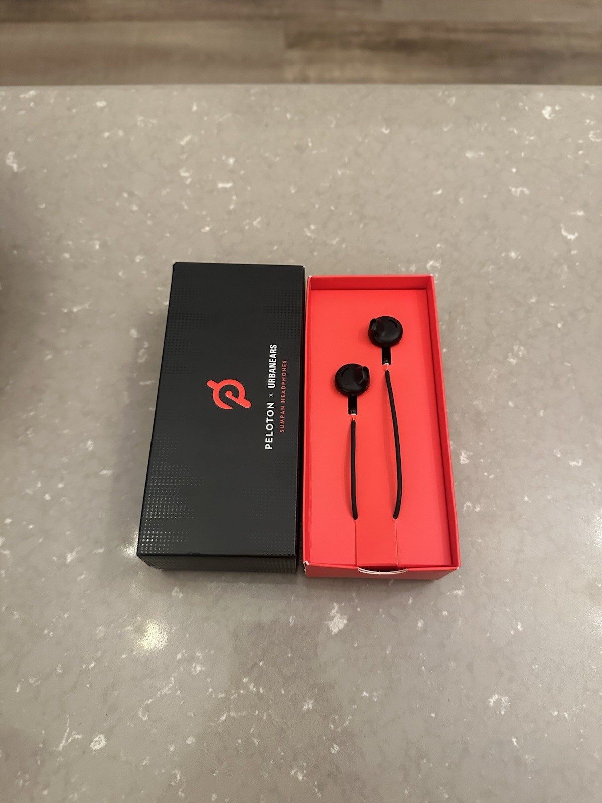 Peloton X Urbanears Sumpan Wired Headphones PLHPB01 3.5mm & 2.5mm Black NEW