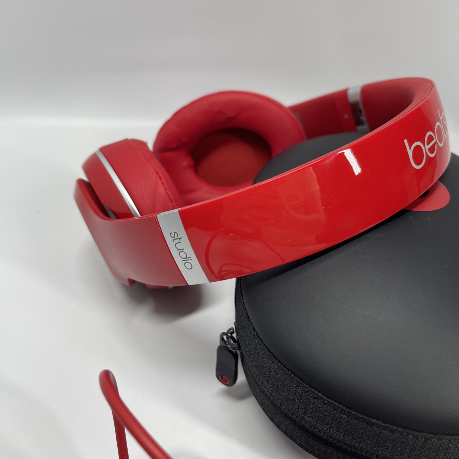 Beats by Dr. Dre Studio 2.0 Red Wired Headphones B0500 W/ case and 3 OEM cables