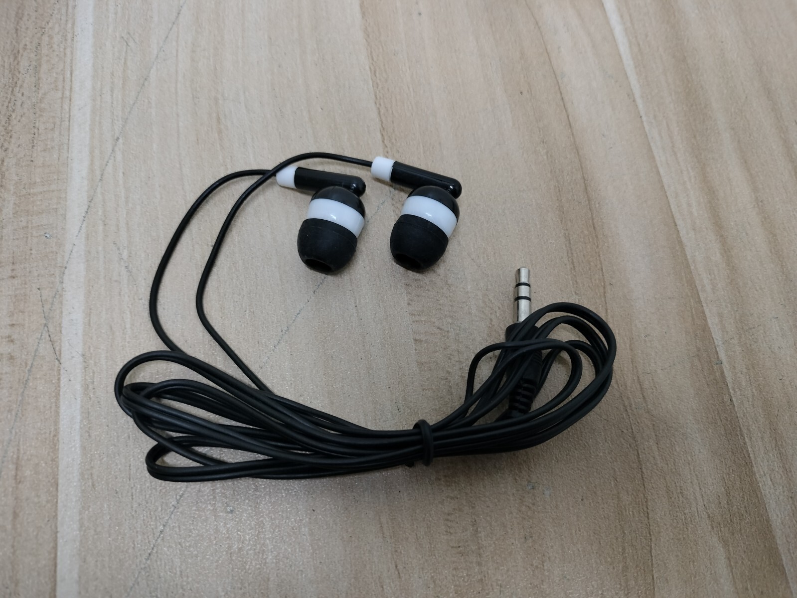 (LOT OF 130) CN-Outlet Wholesale Bulk Earbuds Headphones iPhone Android MP3
