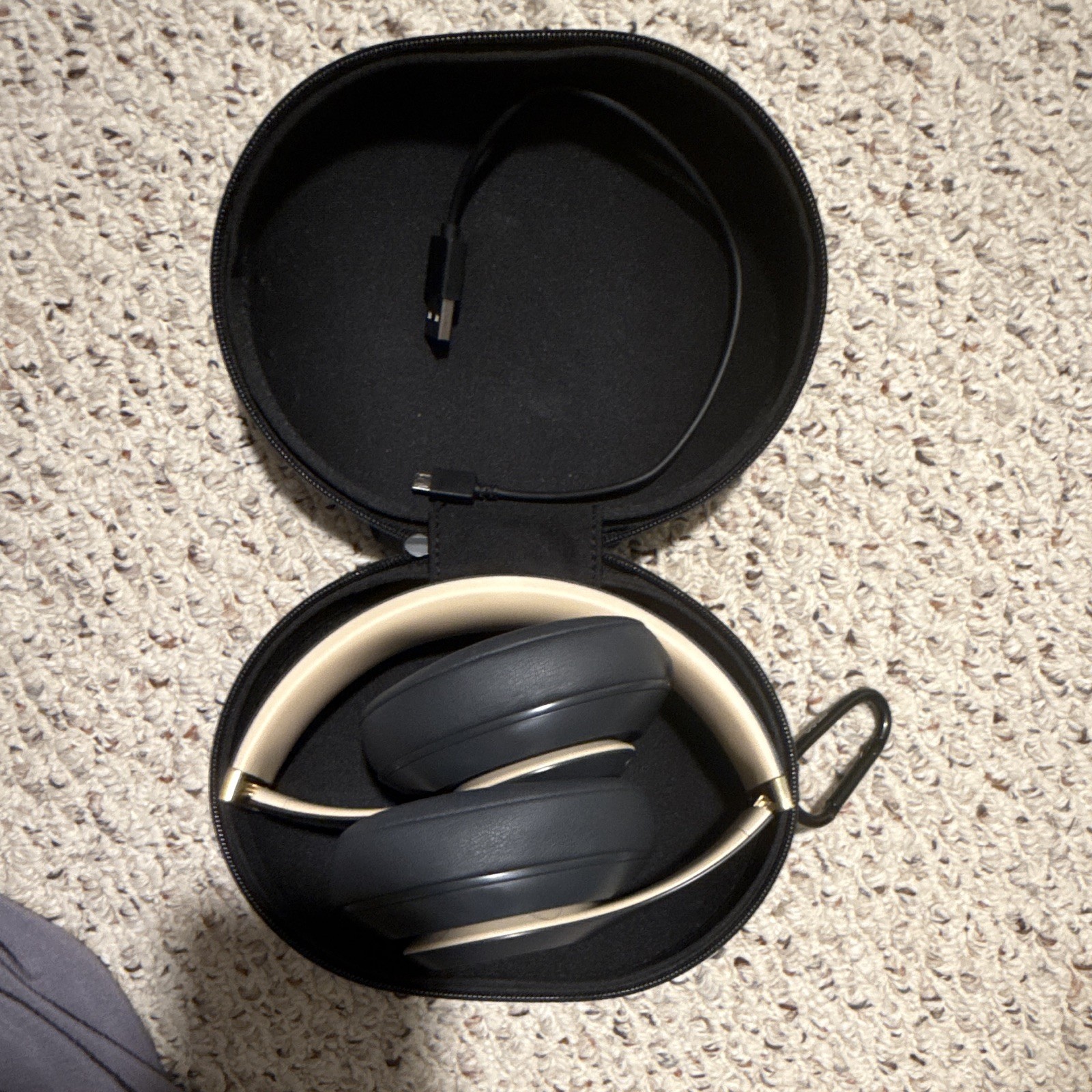 Beats Studio3 Wireless ANC Over-Ear Headphones Black/ Gold w/ Case and charger
