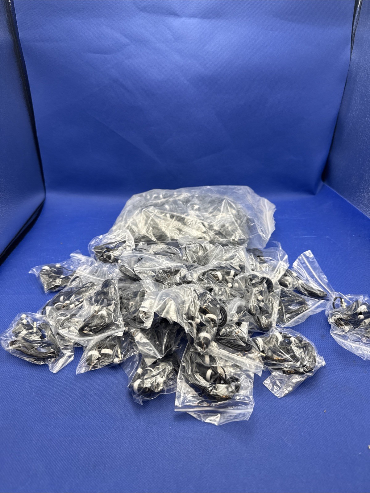 Lot Of 140 wired in-ear earphones (earbuds)
