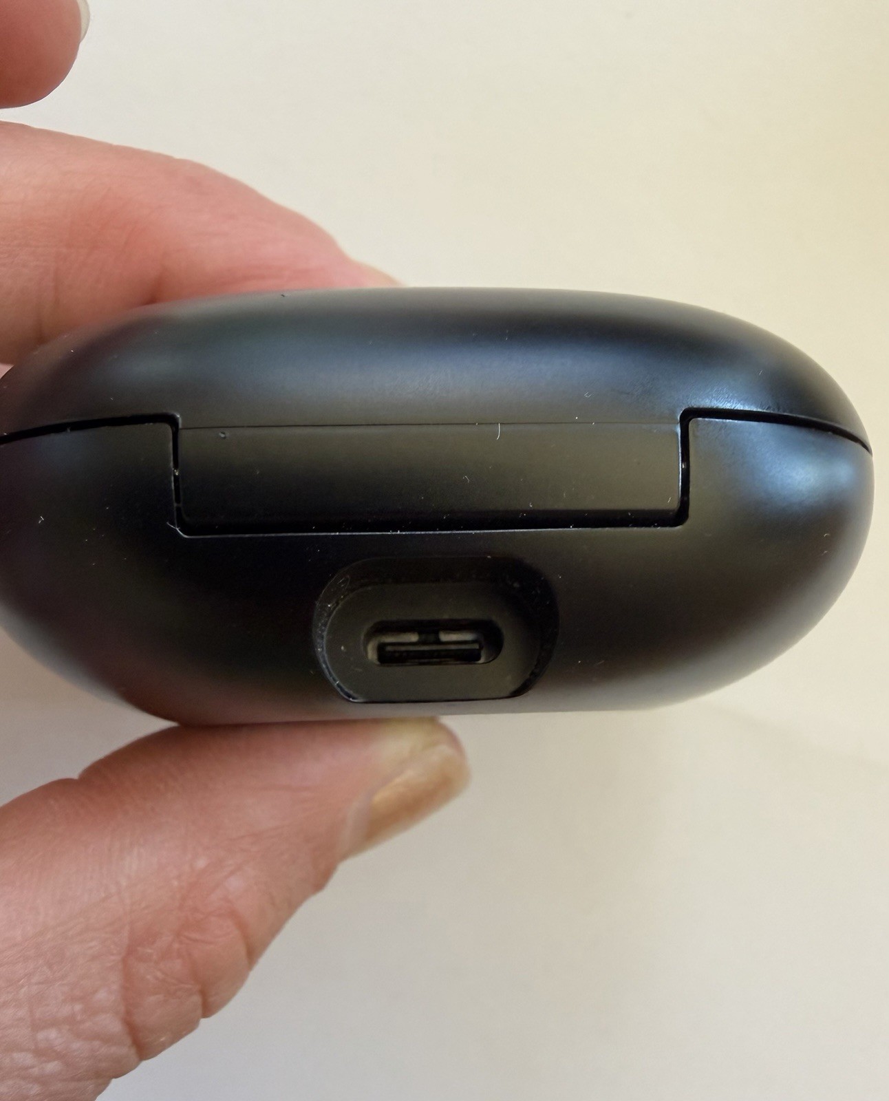Genuine Beats by Dr. Dre Fit Pro Charging Case MK2F3LL/A Black