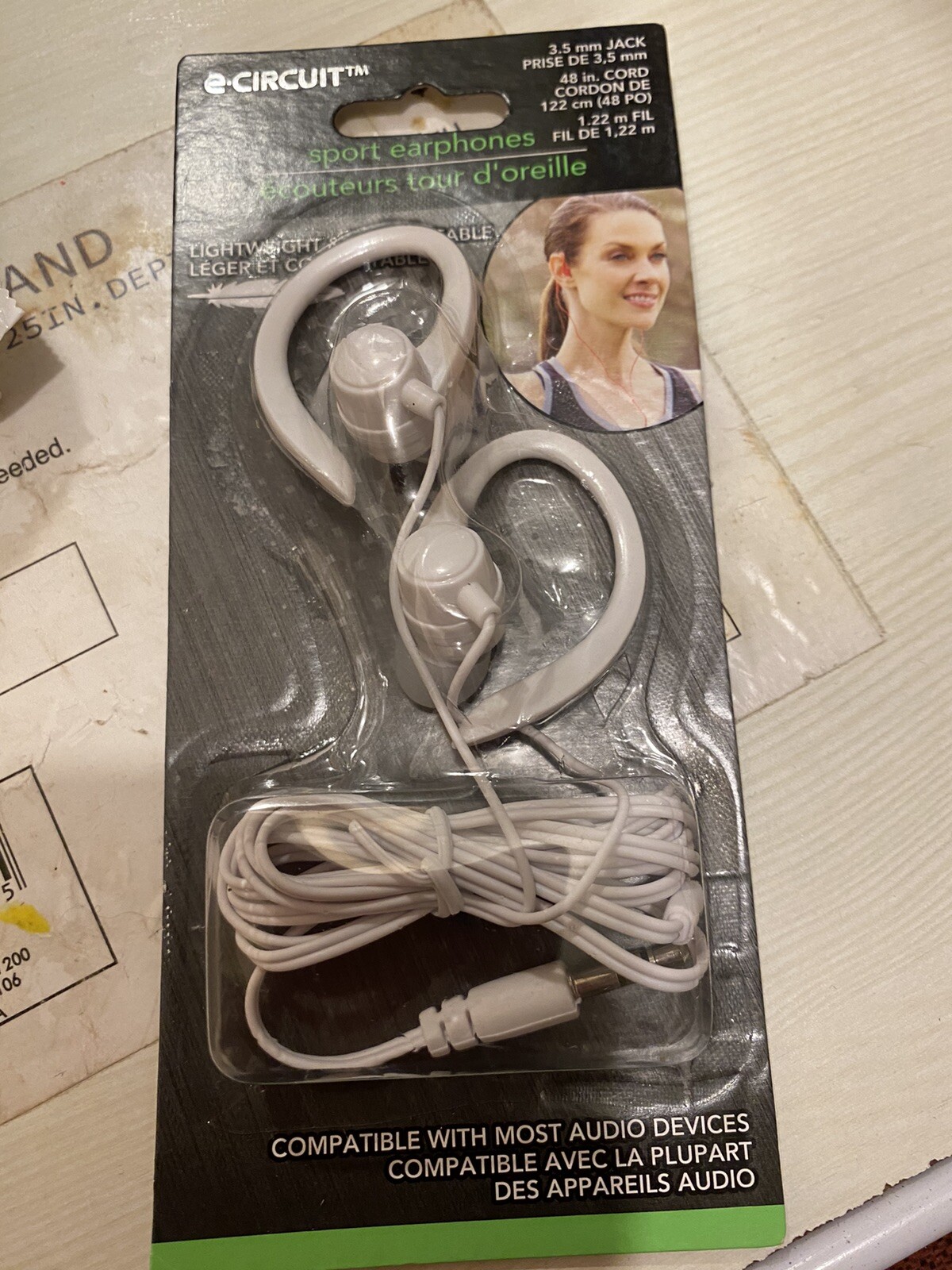 E-CIRCUIT Sport Earphones (Audio Headphones) White earbuds