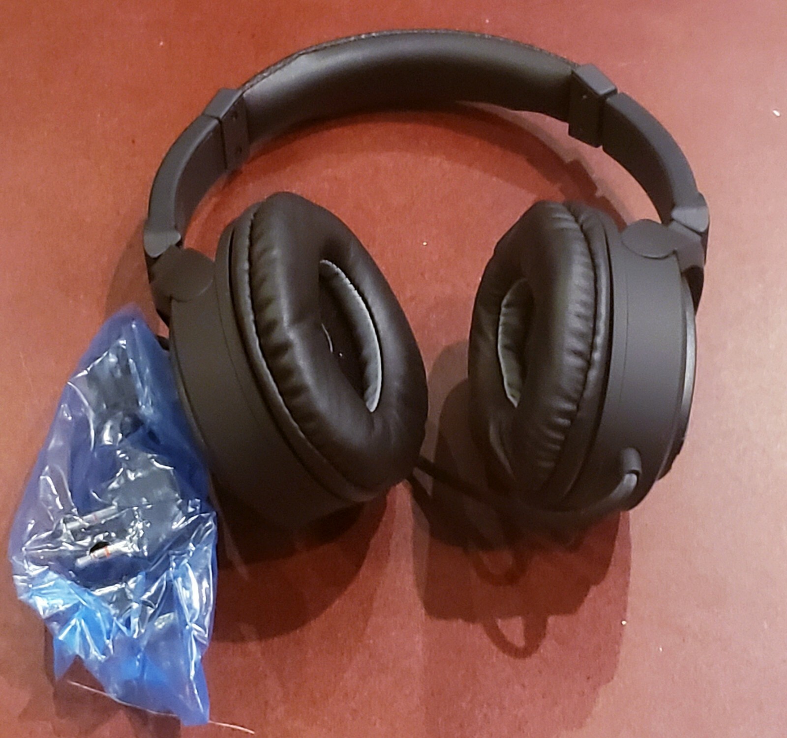 Delta Airlines Premium Head Phones Brand New 044208423