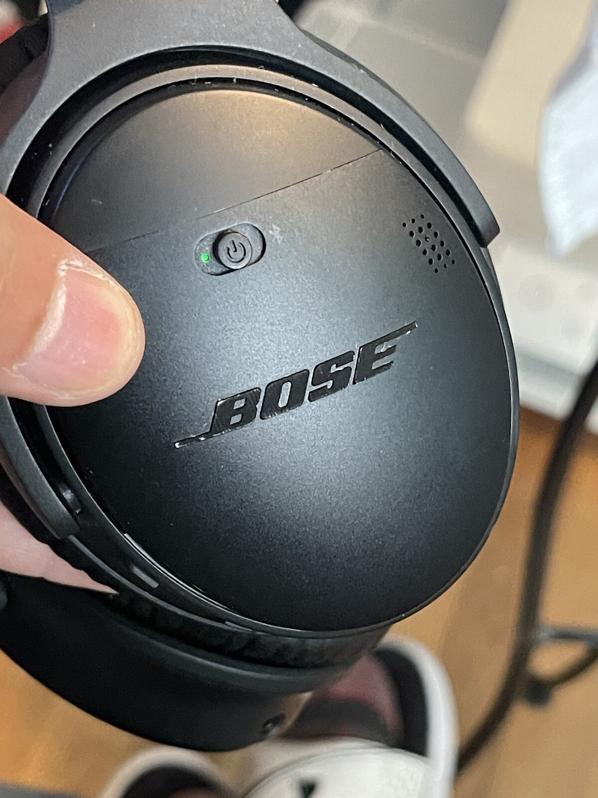 Bose QuietComfort 35 Over the Ear Wireless Headphones – Black Needs Ear Padding