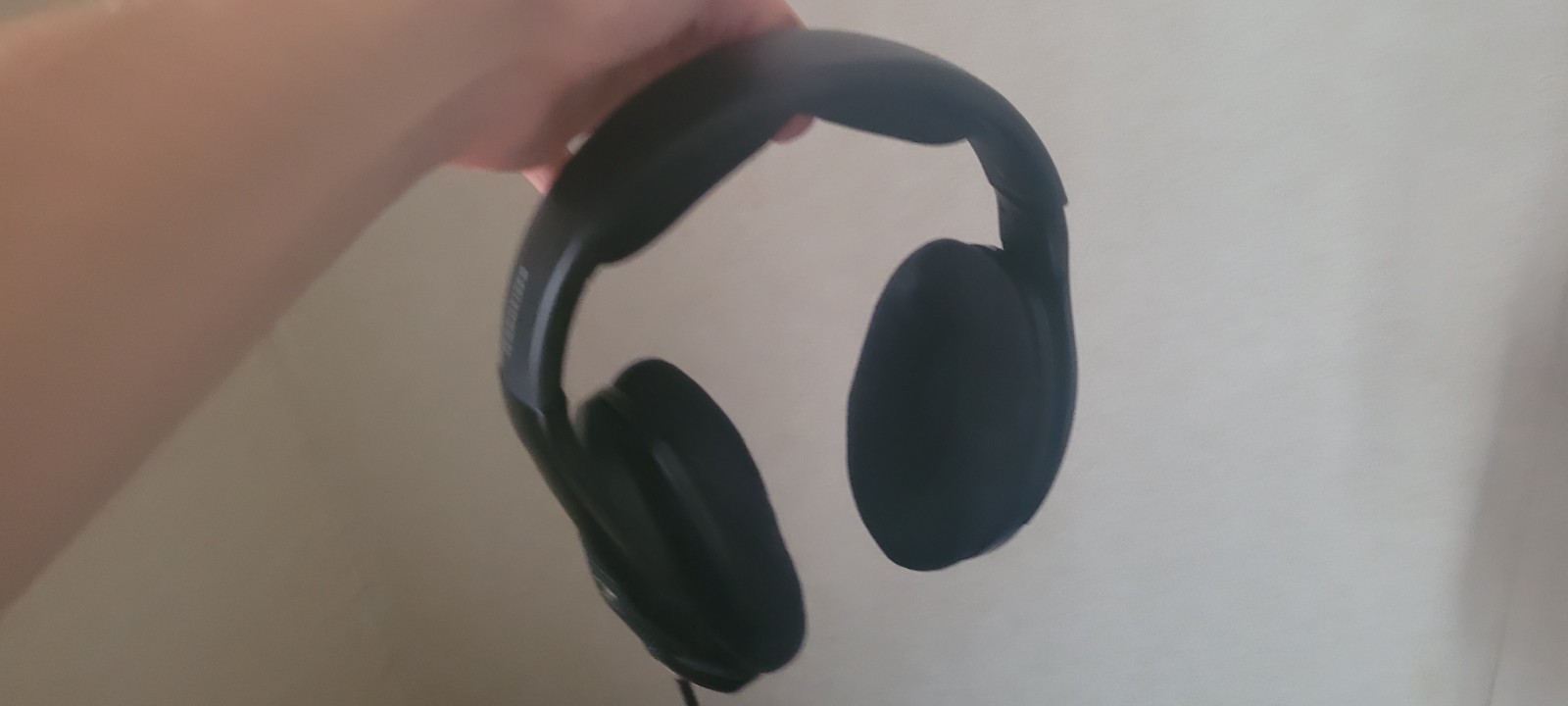 Good condition Sennheiser HD 560 S Over-The-Ear Audiophile Headphones