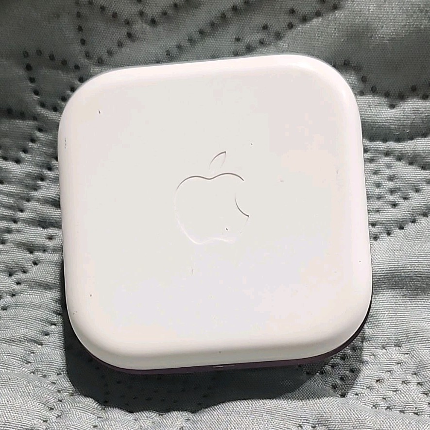 Apple EarPods White Wired Earbuds w/ Case 3.5mm Jack Mic 1.2m MD827LL/A