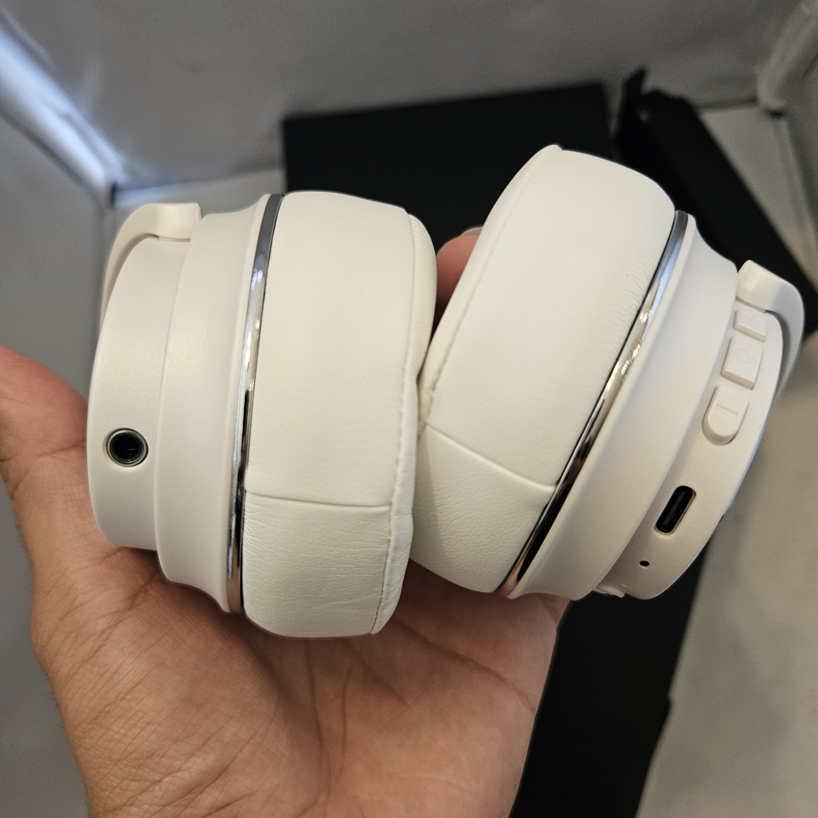 Raycon Everyday Headphones, White