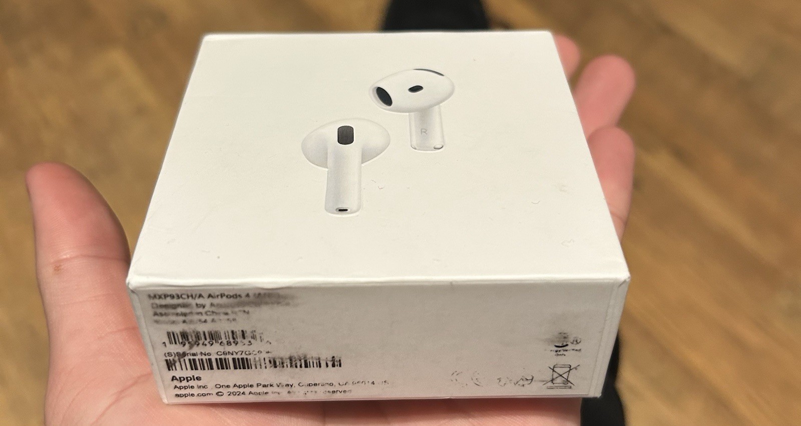 Cheap Apple AirPods 4th Gen with noise cancellation
