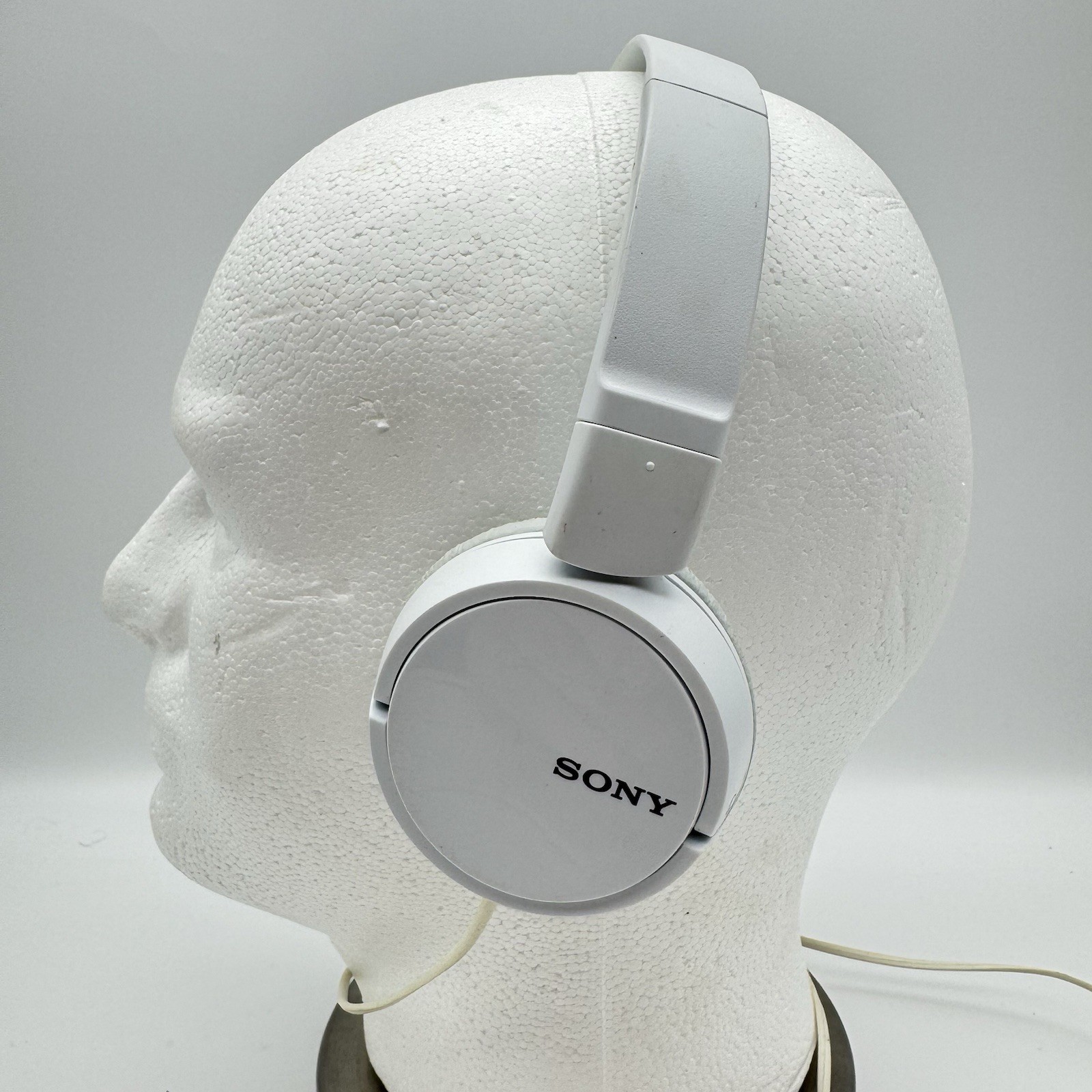 Sony MDR-ZX110 Ear-Pad (On the Ear) Headband Headphones – White