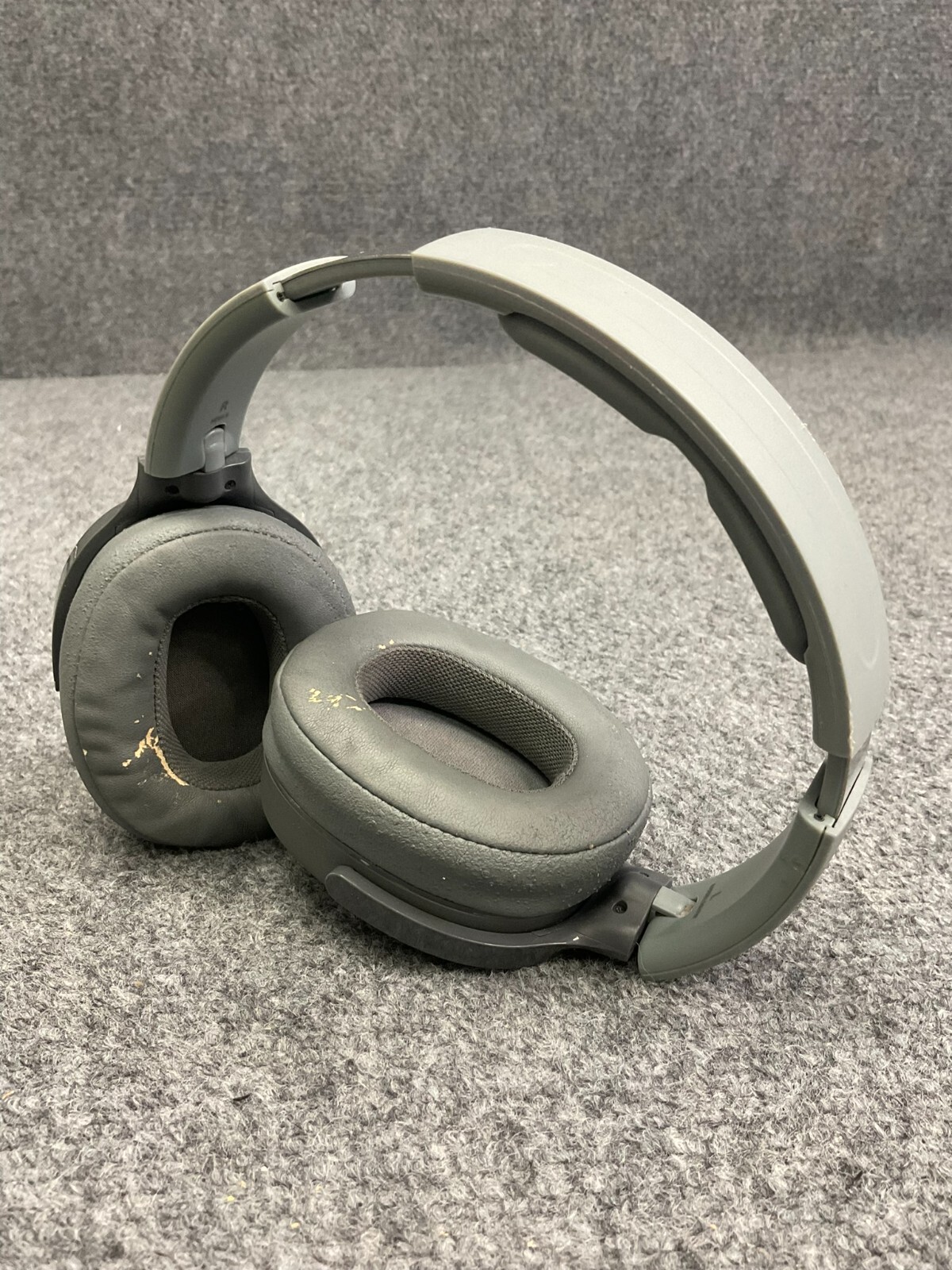Skullcandy Gray Over Ear Headphones Used With Cable